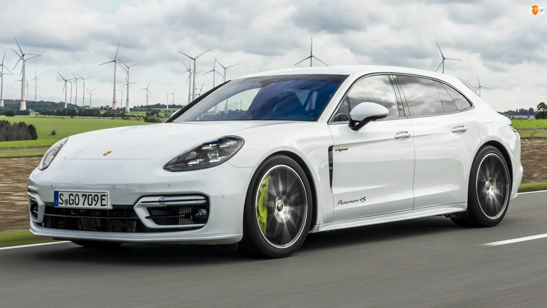 Białe, Porsche Panamera S