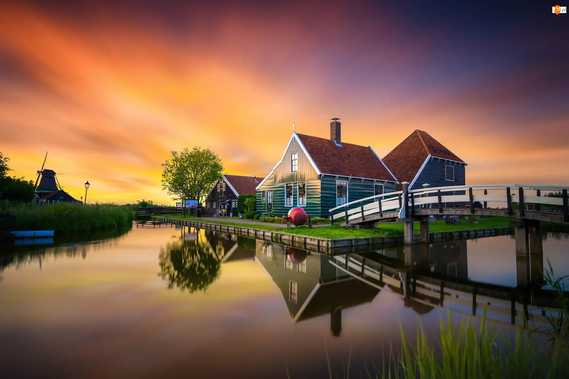 Skansen Zaanse Schans, Rzeka, Domy, Holandia, Zachód słońca, Budynki, Most