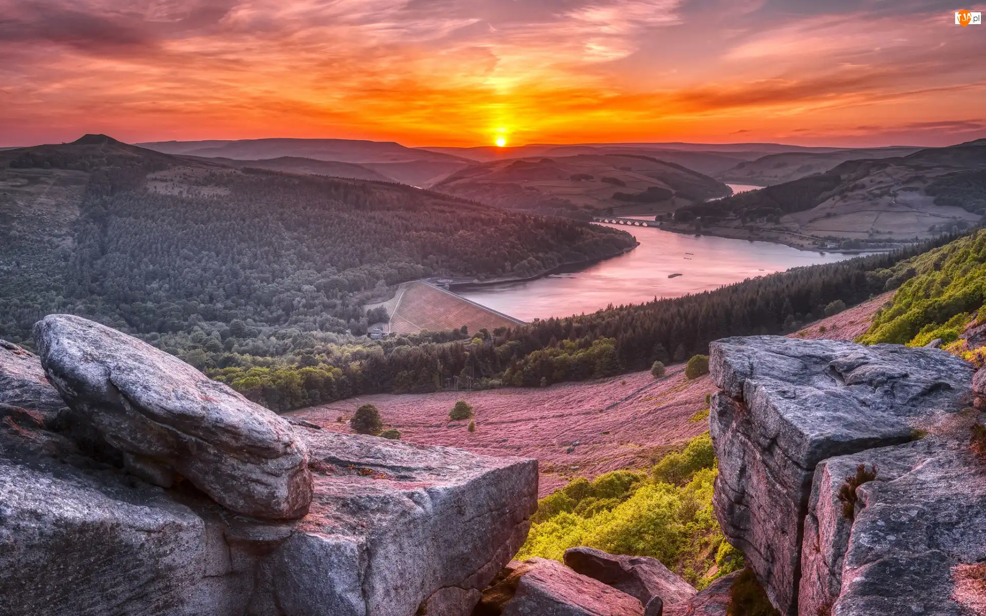 Anglia, Bamford Edge, Park Narodowy Peak District, Jezioro, Ladybower Reservoir, Zachód słońca, Lasy, Skały, Wzgórza