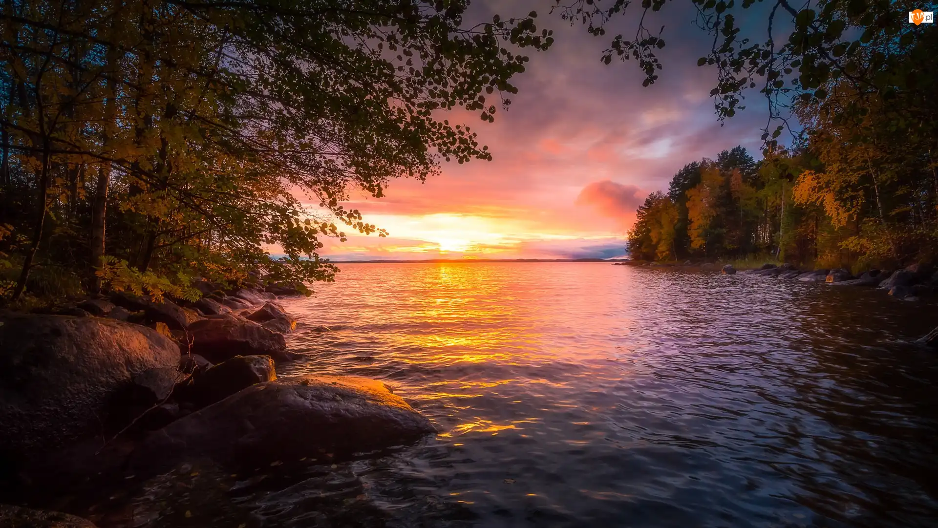 Region Pirkanmaa, Finlandia, Zachód słońca, Kamienie, Jezioro Näsijärvi, Drzewa