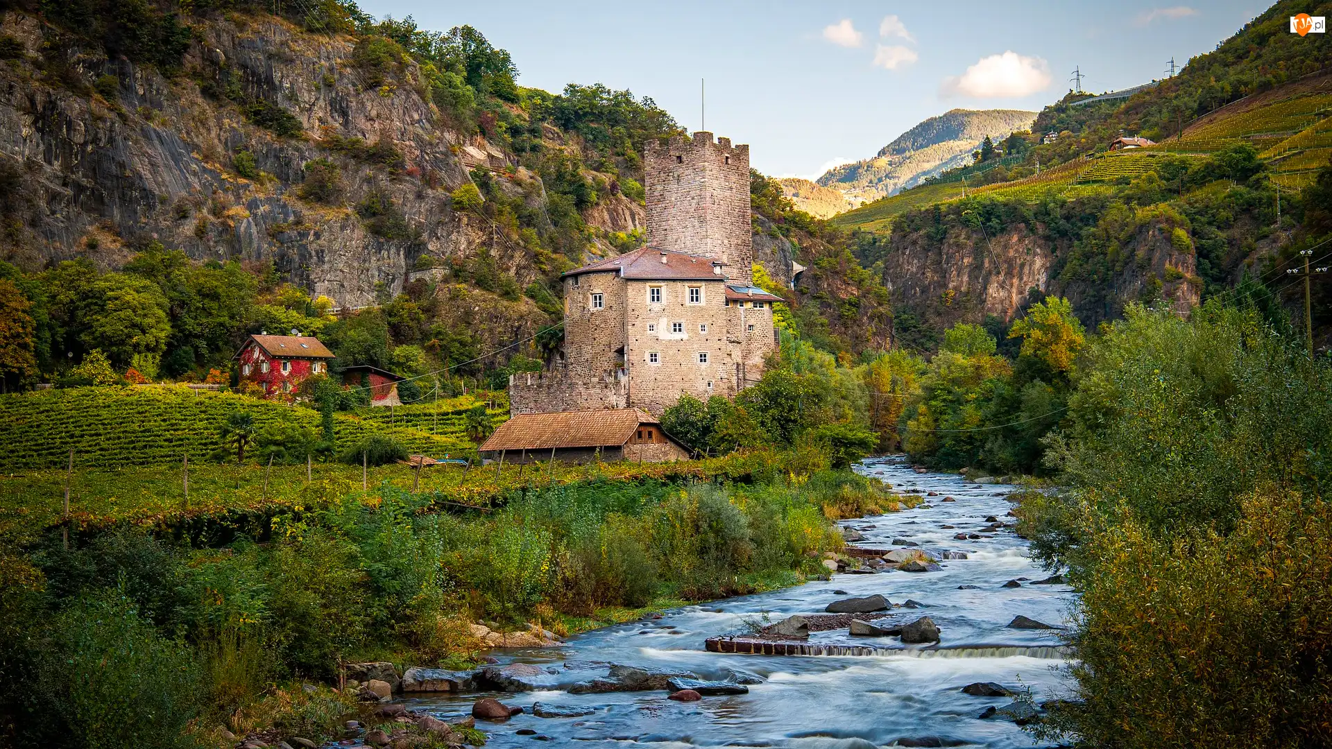 Castle Ried, Rzeka Talvera, Włochy, Zamek, Sill, Drzewa, Wzgórza