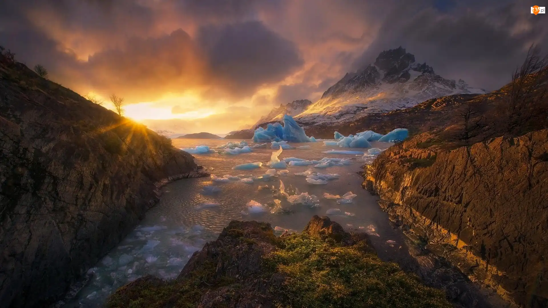 Masyw, Góry, Zachód, Torres Del Paine, Rzeka, Słońca, Chile, Chmury