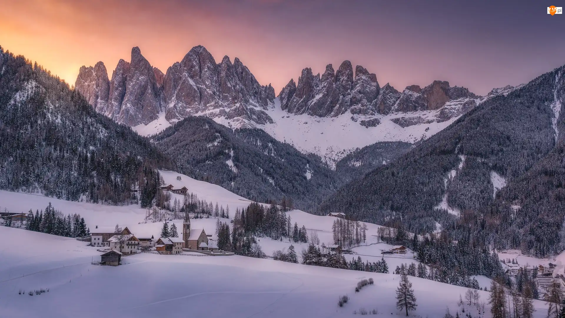 Zima, Wieś, Dolina, Santa Maddalena, Dolomity, Val di Funes, Śnieg, Góry, Kościół, Masyw Odle, Włochy