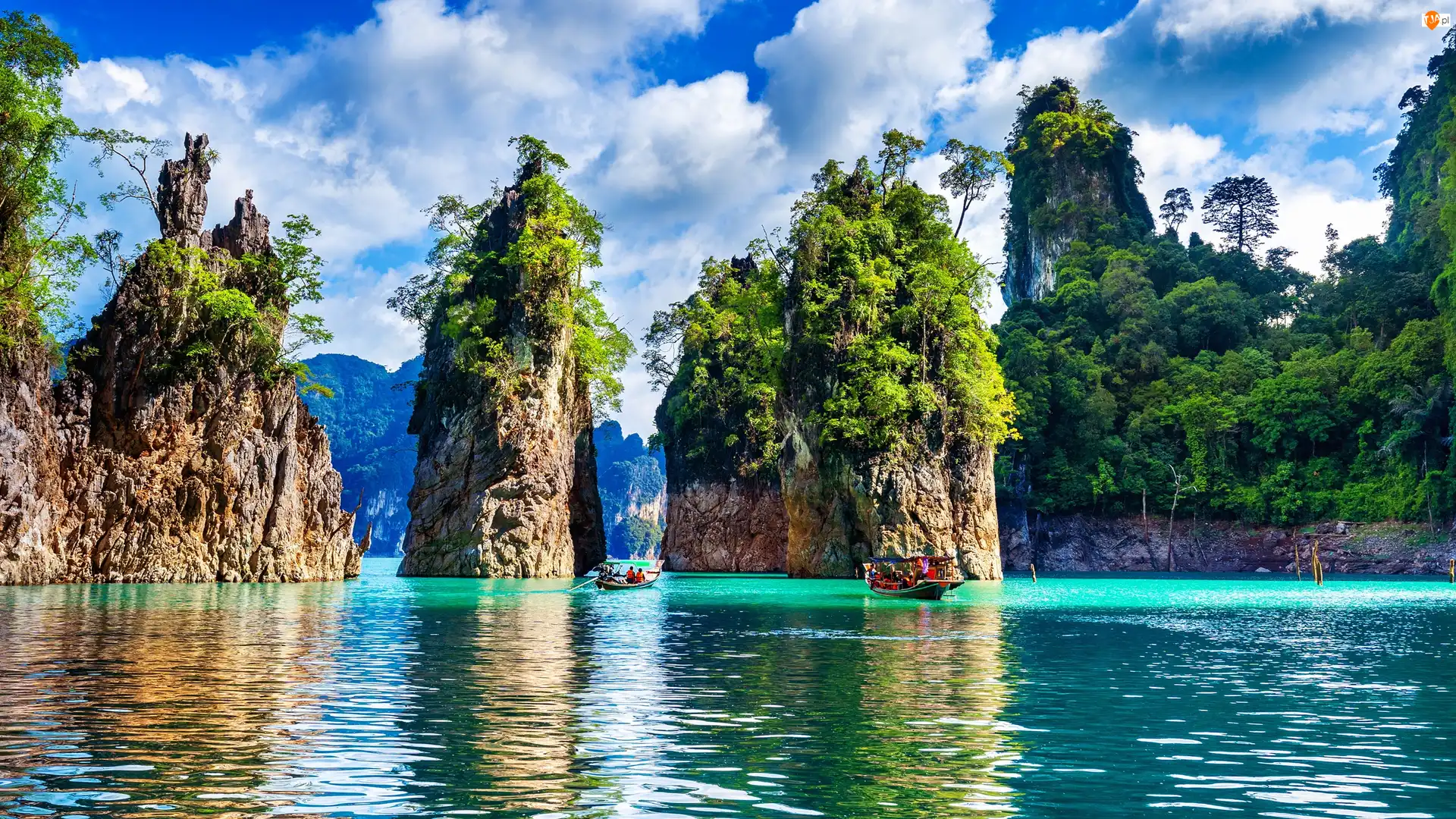 Skały, Drzewa, Tajlandia, Park Narodowy Khao Sok, Ratchaprapha Prowincja Surat Thani, Łódki, Jezioro