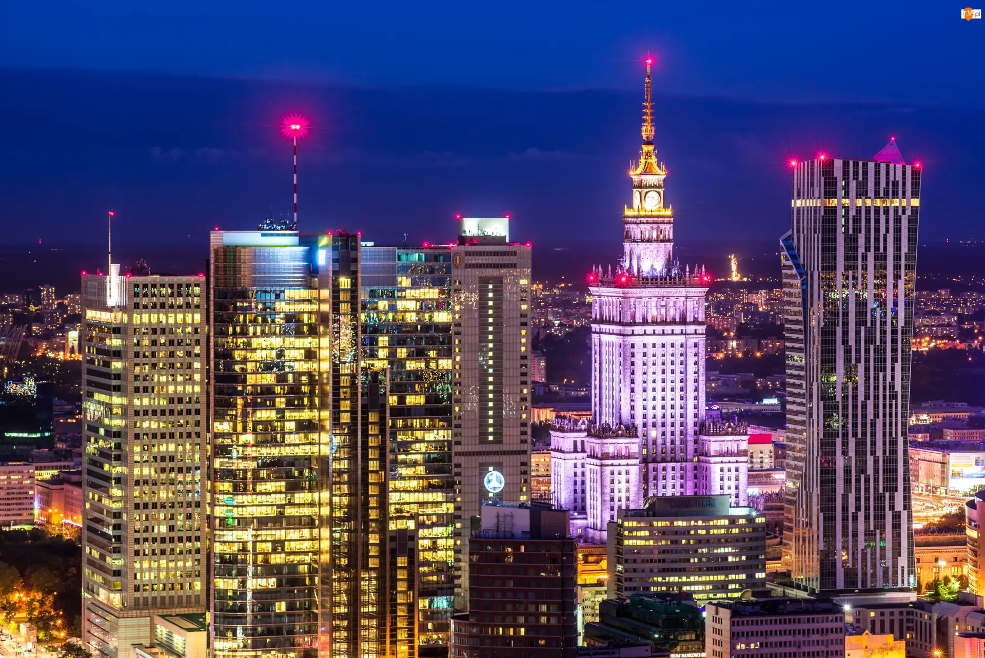 Pałac Kultury i Nauki, Wieżowce, Warszawa, Polska, Miasto nocą