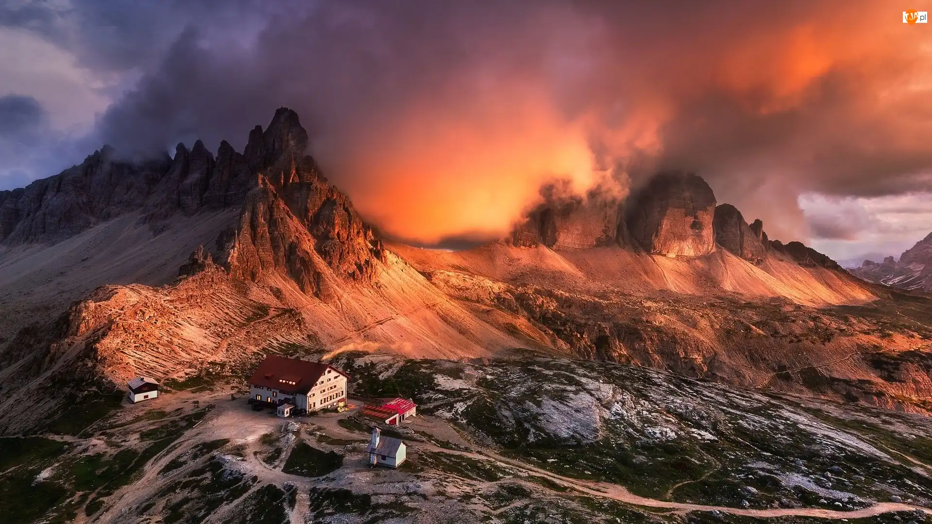 Góry, Włochy, Dolomity, Chmury, Tre Cime di Lavaredo, Domy
