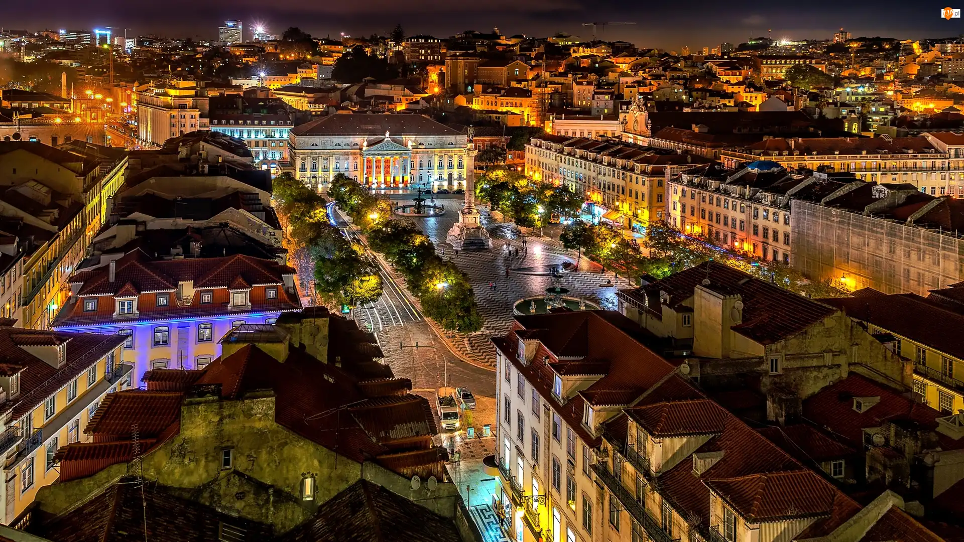 Noc, Plac Rossio, Lizbona, Portugalia