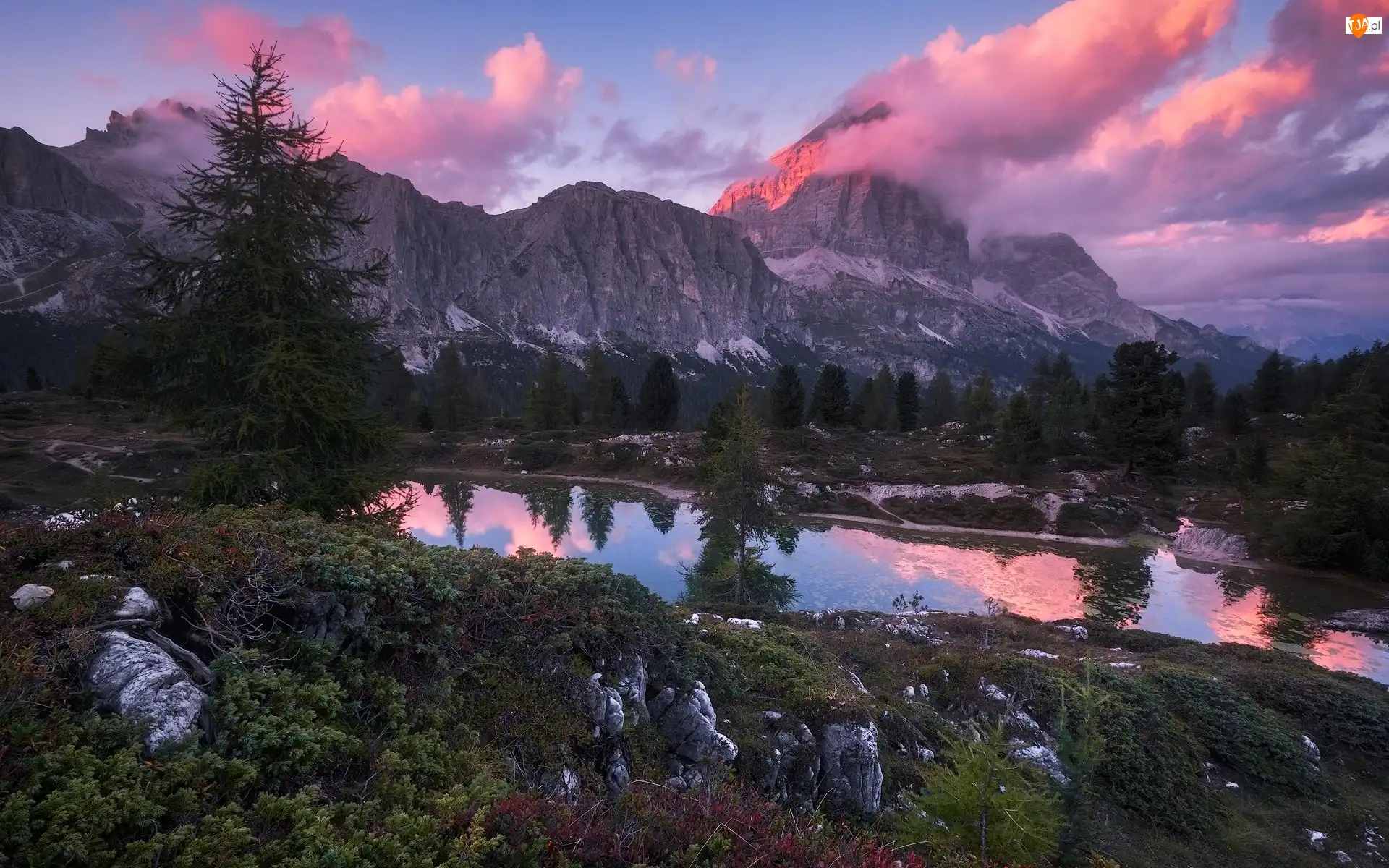 Góry, Dolomity, Chmury, Włochy, Lago Limides, Jezioro, Drzewa
