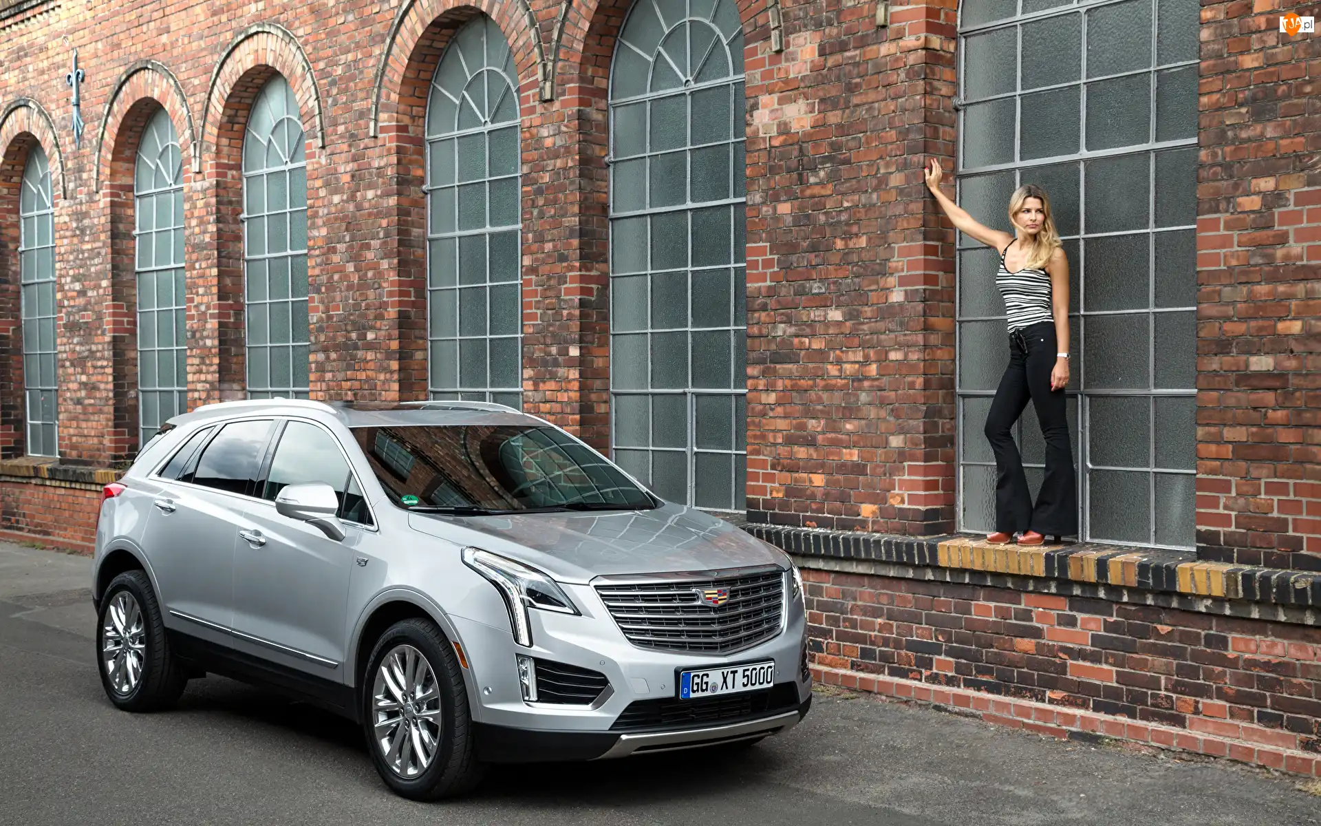 Ściana, Kobieta, Cadillac XTS, Srebrny, Okna