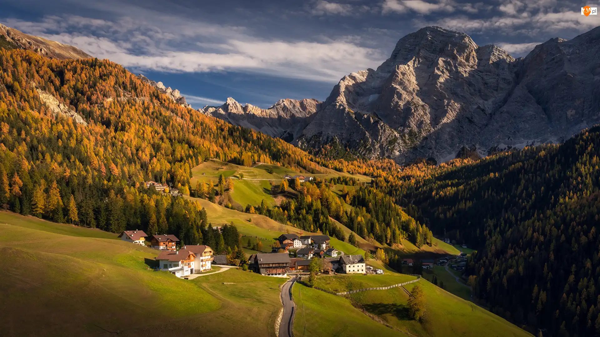 Val Badia, Bolzano, Dolina, Droga, Wieś, Włochy, Alpy, Las, Góry, Dolomity, Skały, Domy