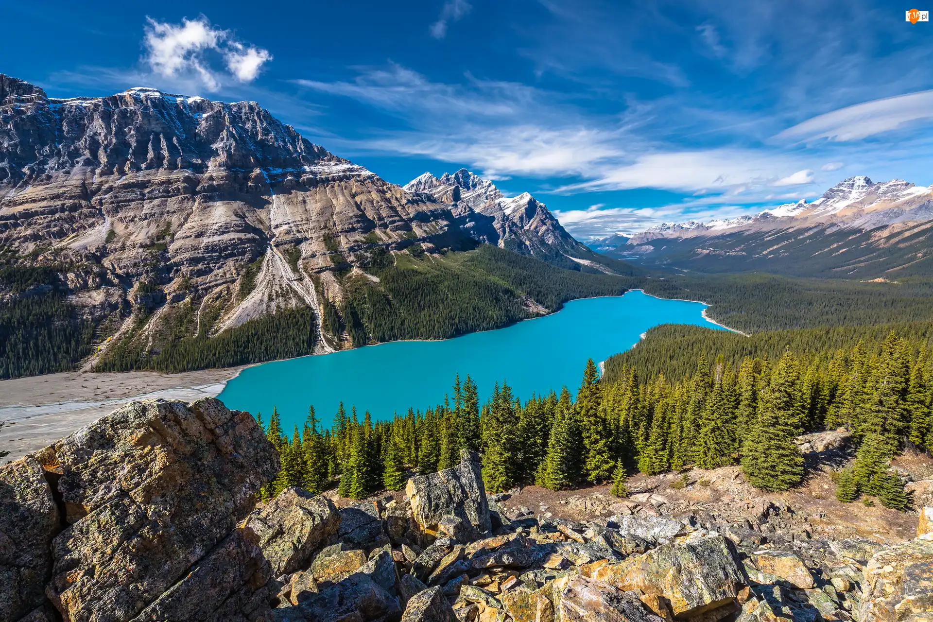 Kanada, Jezioro Peyto Lake, Prowincja Alberta, Drzewa, Chmury, Skały, Góry, Park Narodowy Banff, Las