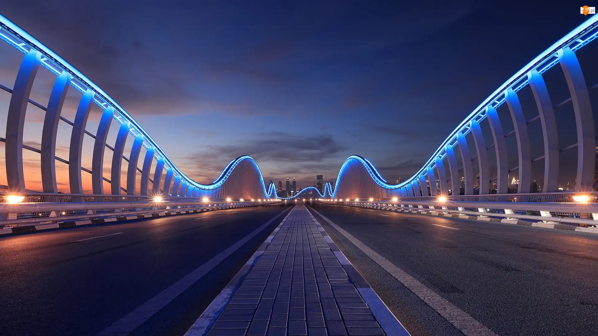Chmury, Dubaj, Niebo, Miasto, Noc, Most, Meydan Bridge, Zjednoczone Emiraty Arabskie, Droga