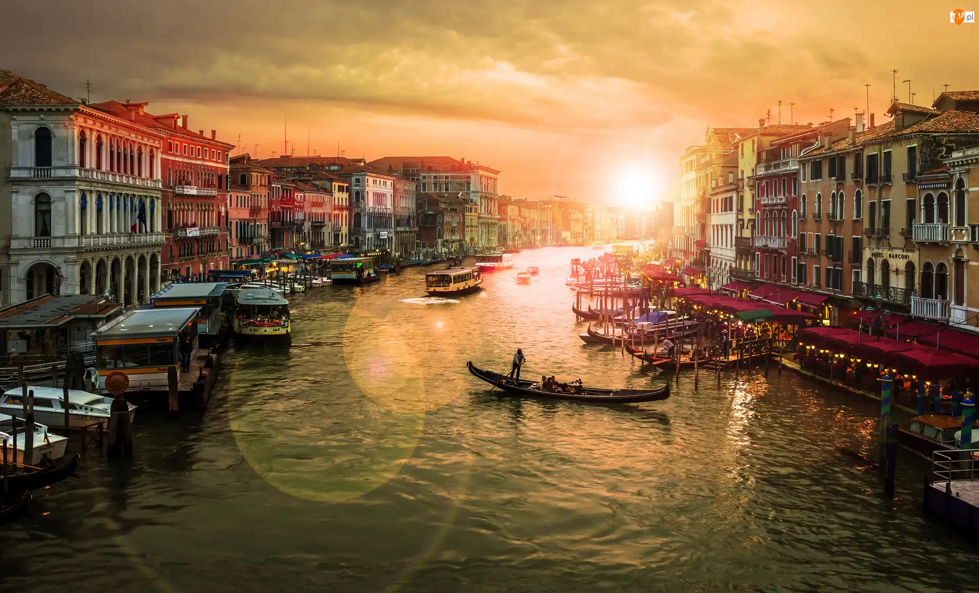 Cieśnina Canal Grande, Kanał, Kawiarenki, Wenecja, Domy, Gondole, Łodzie