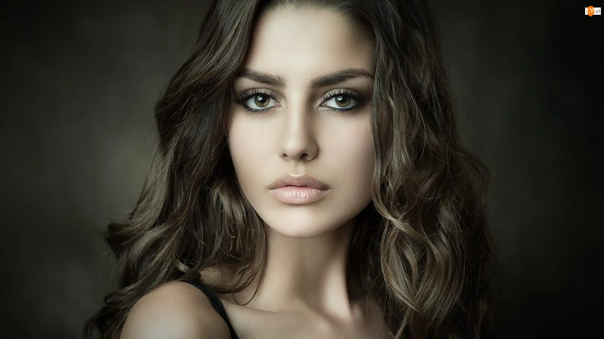 Spojrzenie, Kobieta, Simone Haas, Brunetka