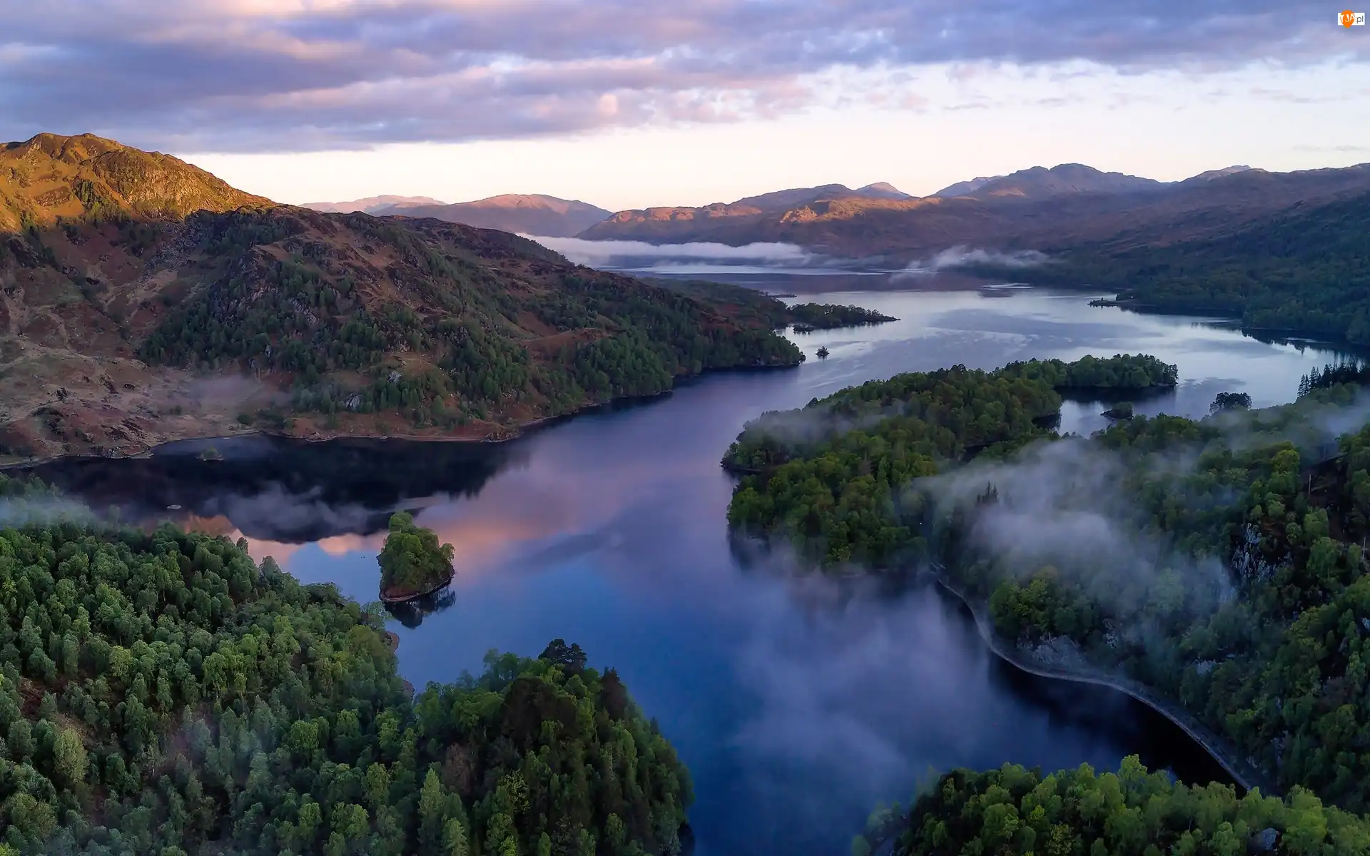 Lasy, Szkocja, Park Narodowy Loch Lomond and the Trossachs, Mgła, Hrabstwo Stirling, Góry, Z lotu ptaka, Jezioro Loch Katrine