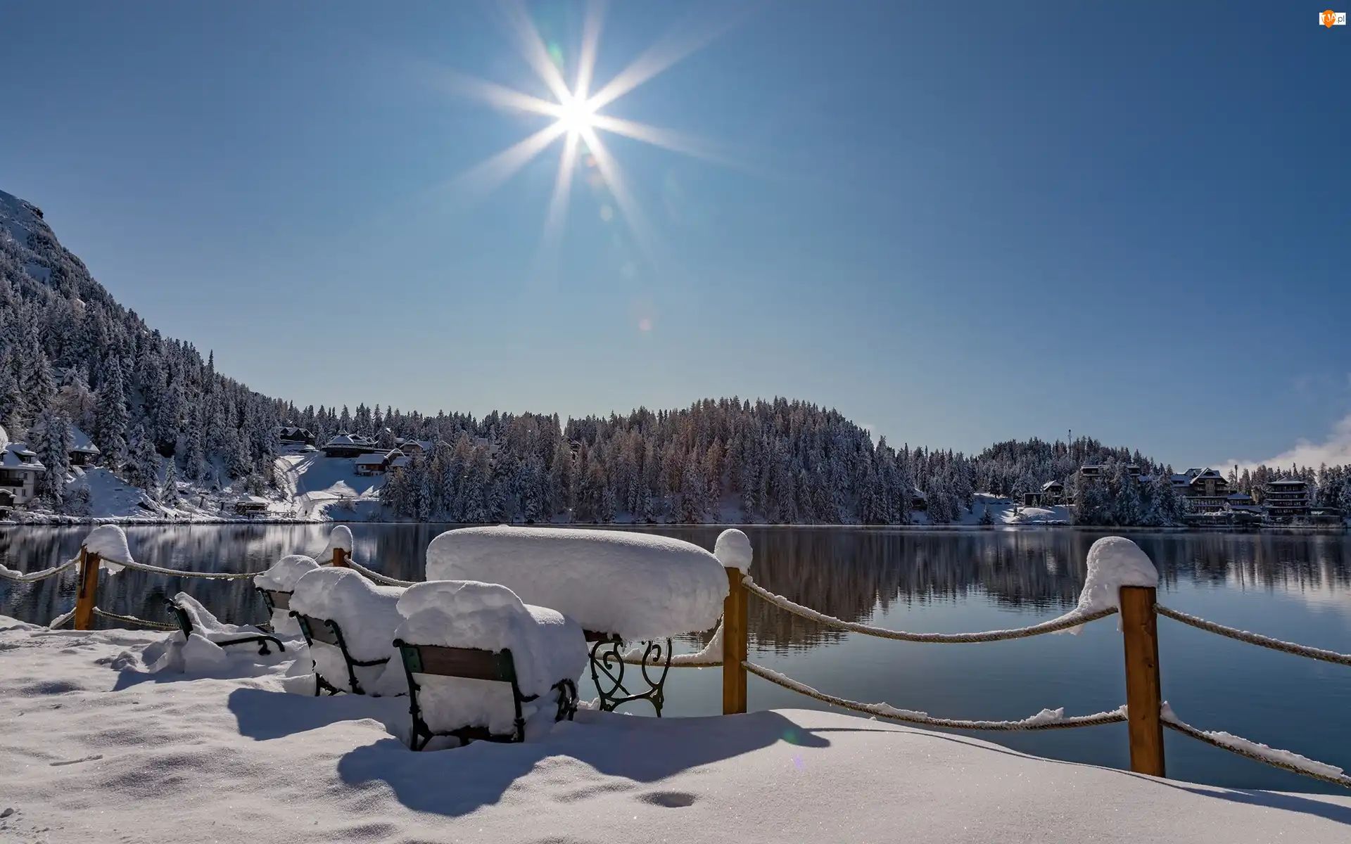 Domy, Austria, Wzgórza, Promienie słońca, Styria, Lasy, Zima, Jezioro Turracher See