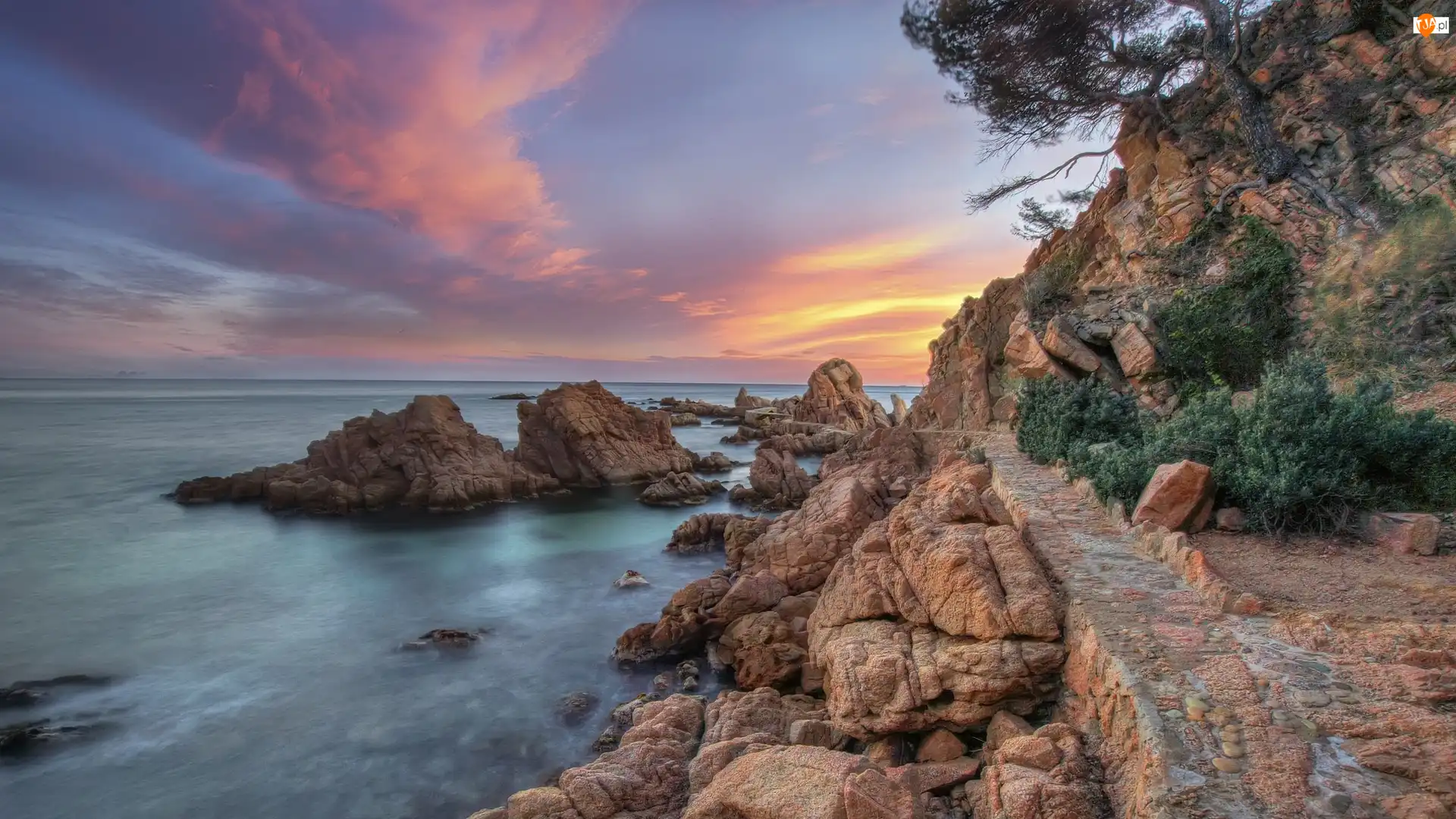 Costa Brava, Hiszpania, Chmury, Kurort Rosamar Cala, Drzewa, Skały, Morze