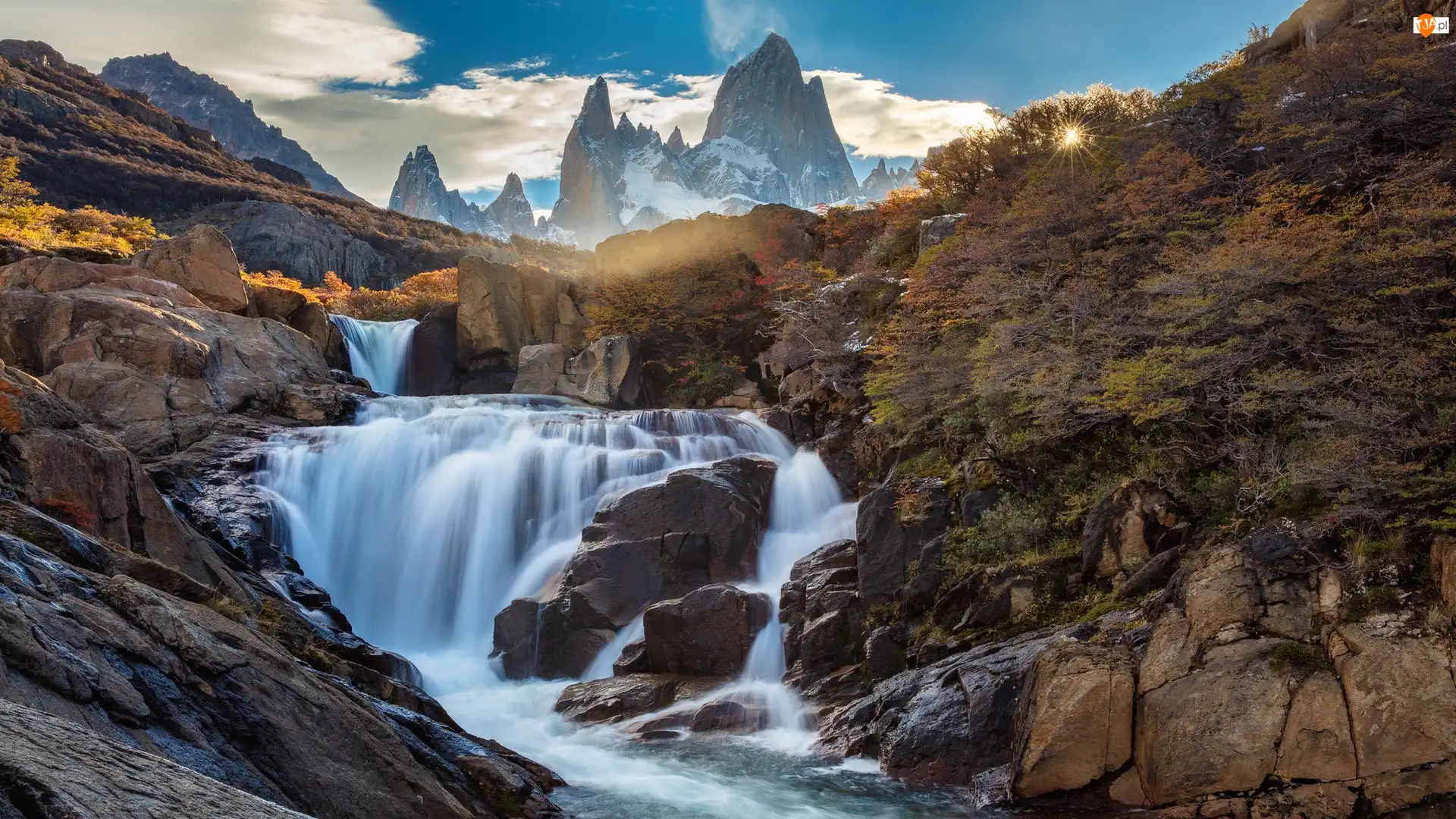 Argentyna, Drzewa, Park Narodowy Los Glaciares, Kaskada, Szczyt Fitz Roy, Góry, Rzeka, Skały, Uskok, Patagonia