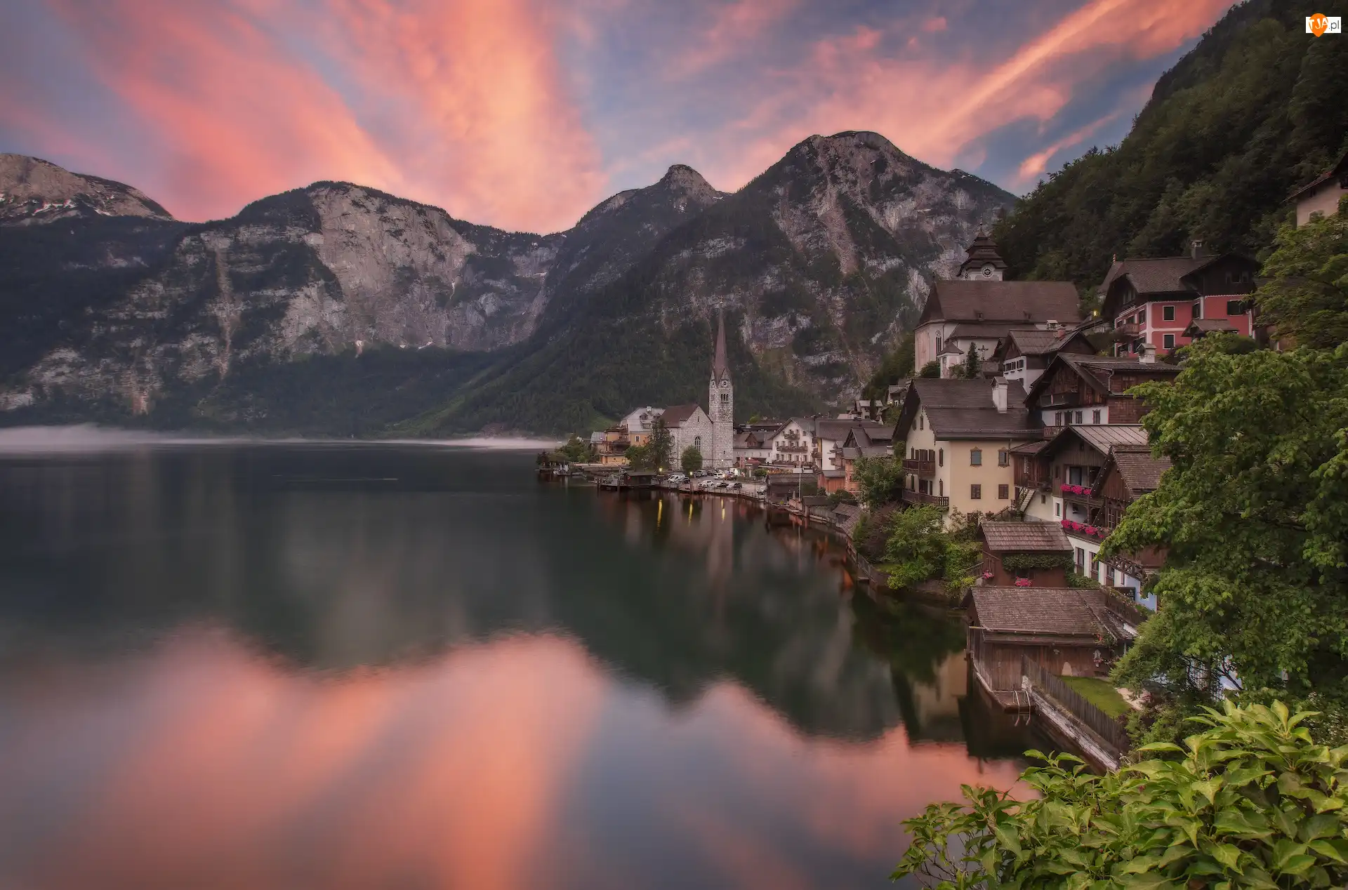 Alpy, Austria, Domy, Jezioro Hallstattersee, Miasteczko, Góry, Drzewa, Hallstatt