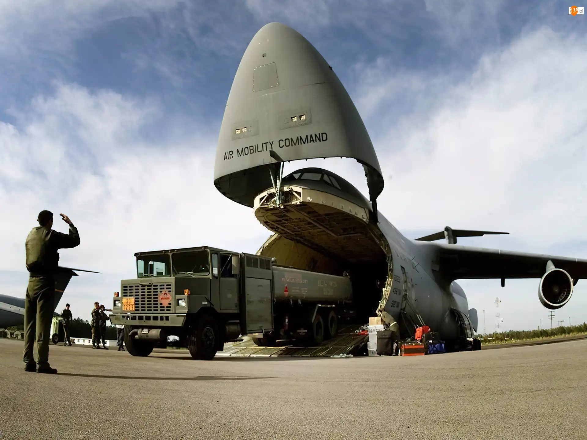 C-5 Galaxy, Samolot, Transportowy, Wyładunek