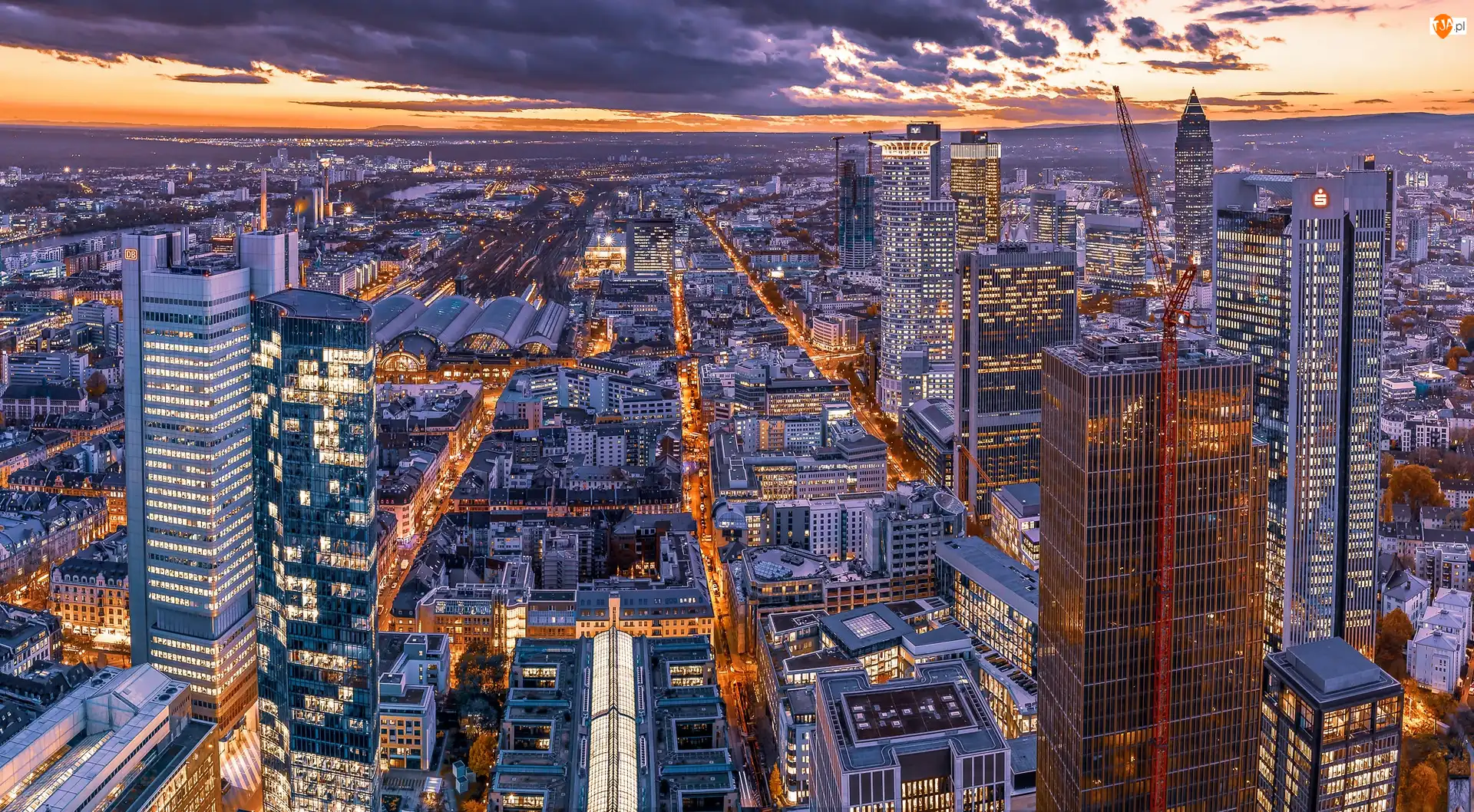 Wschód słońca, Niemcy, Domy, Miasto, Frankfurt nad Menem