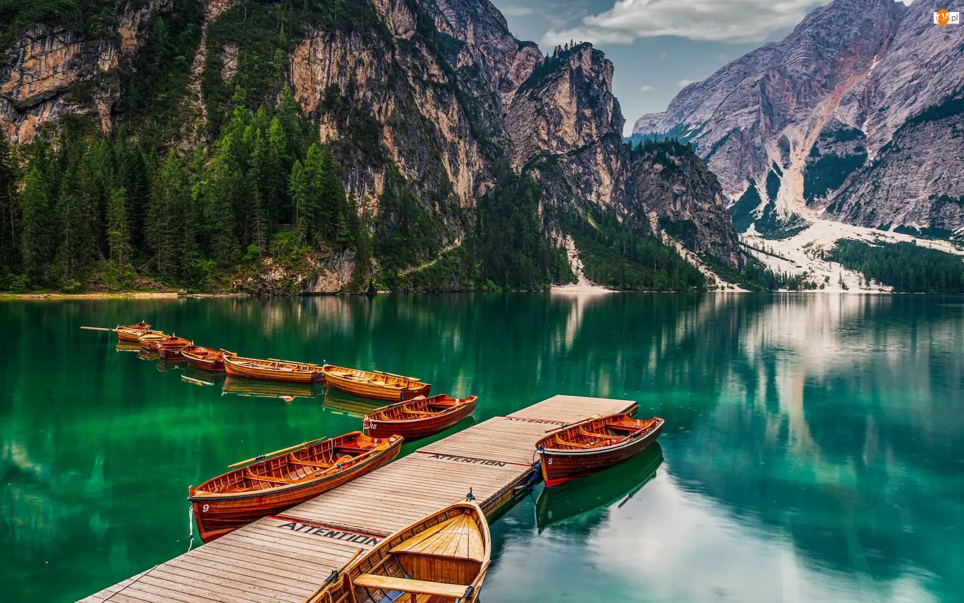 Łódki, Góry, Pragser Wildsee, Drzewa, Dolomity, Pomost, Włochy, Jezioro