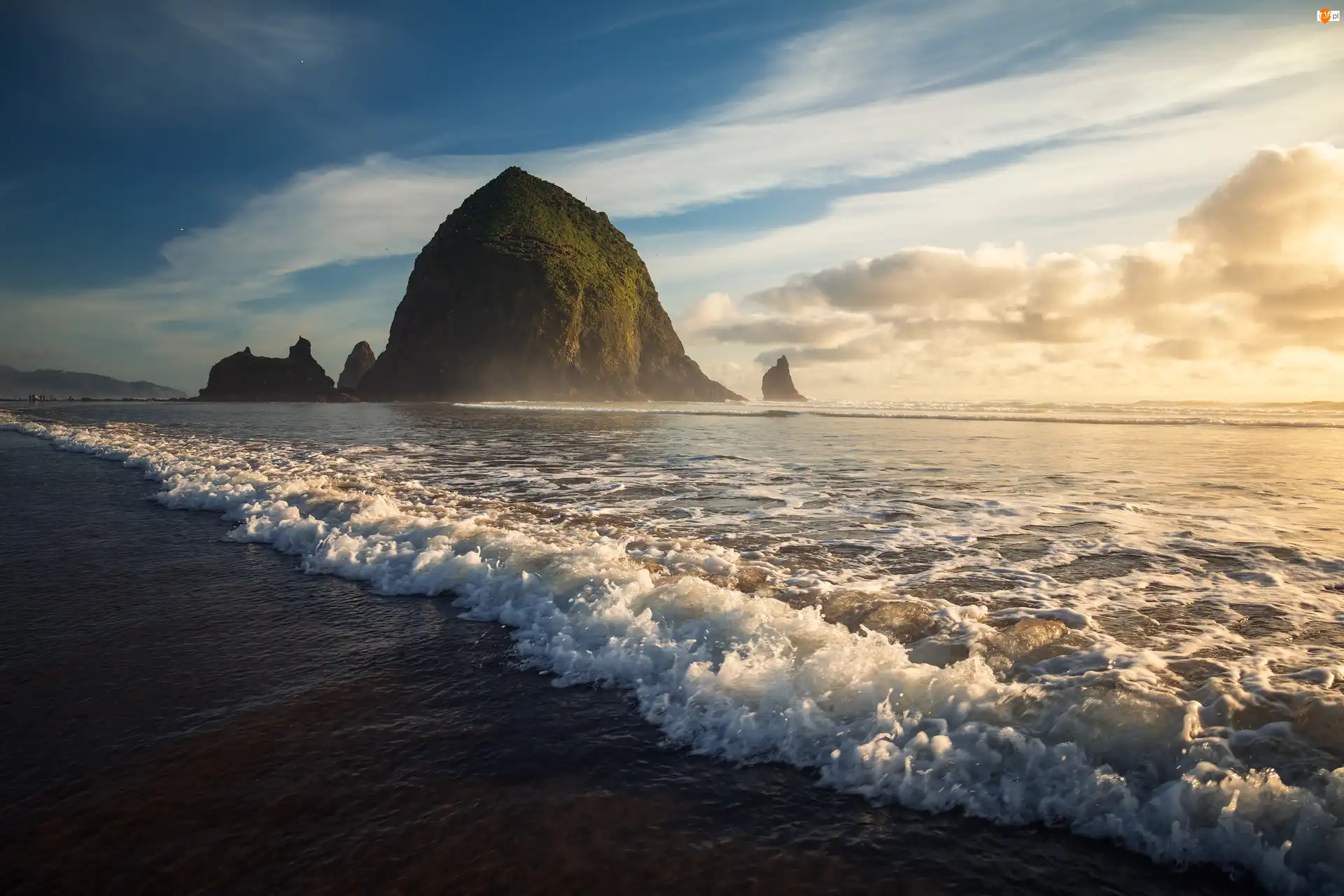 Skała Haystack Rock, Morze, Cannon Beach, Stany Zjednoczone, Fale, Stan Oregon