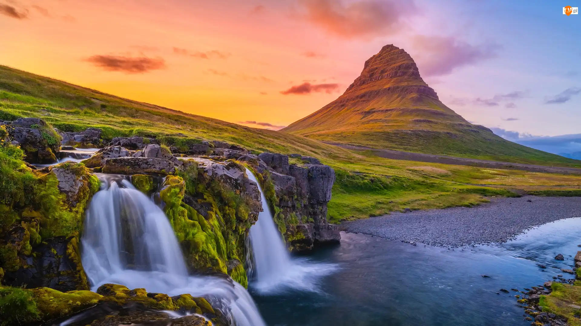 Wodospad Kirkjufellsfoss, Góra, Zachód słońca, Islandia, Skały, Rzeka, Kirkjufell