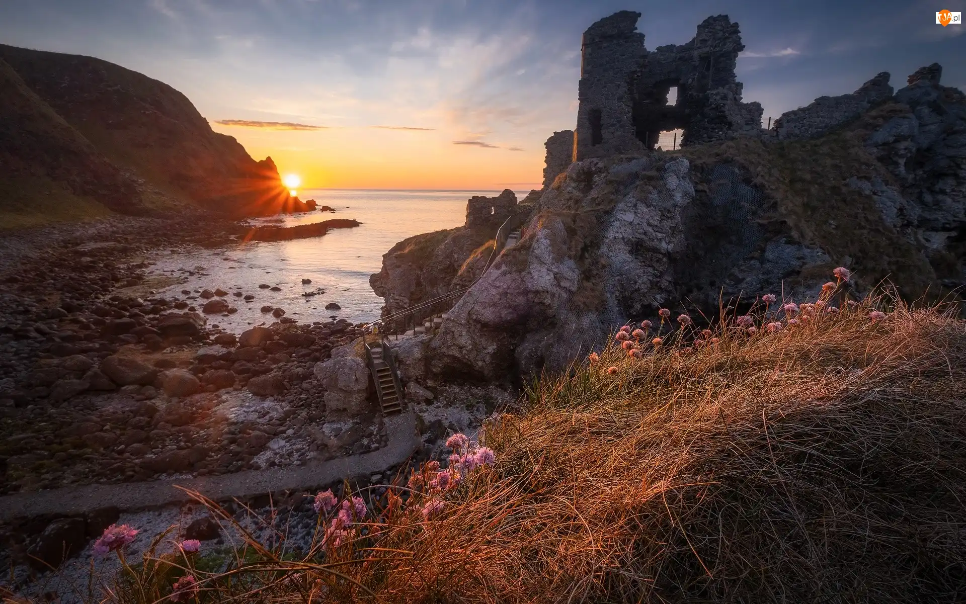 Zachód słońca, Morze, Zamek, Hrabstwo Antrim, Skały, Kinbane Castle, Irlandia Północna, Ruiny