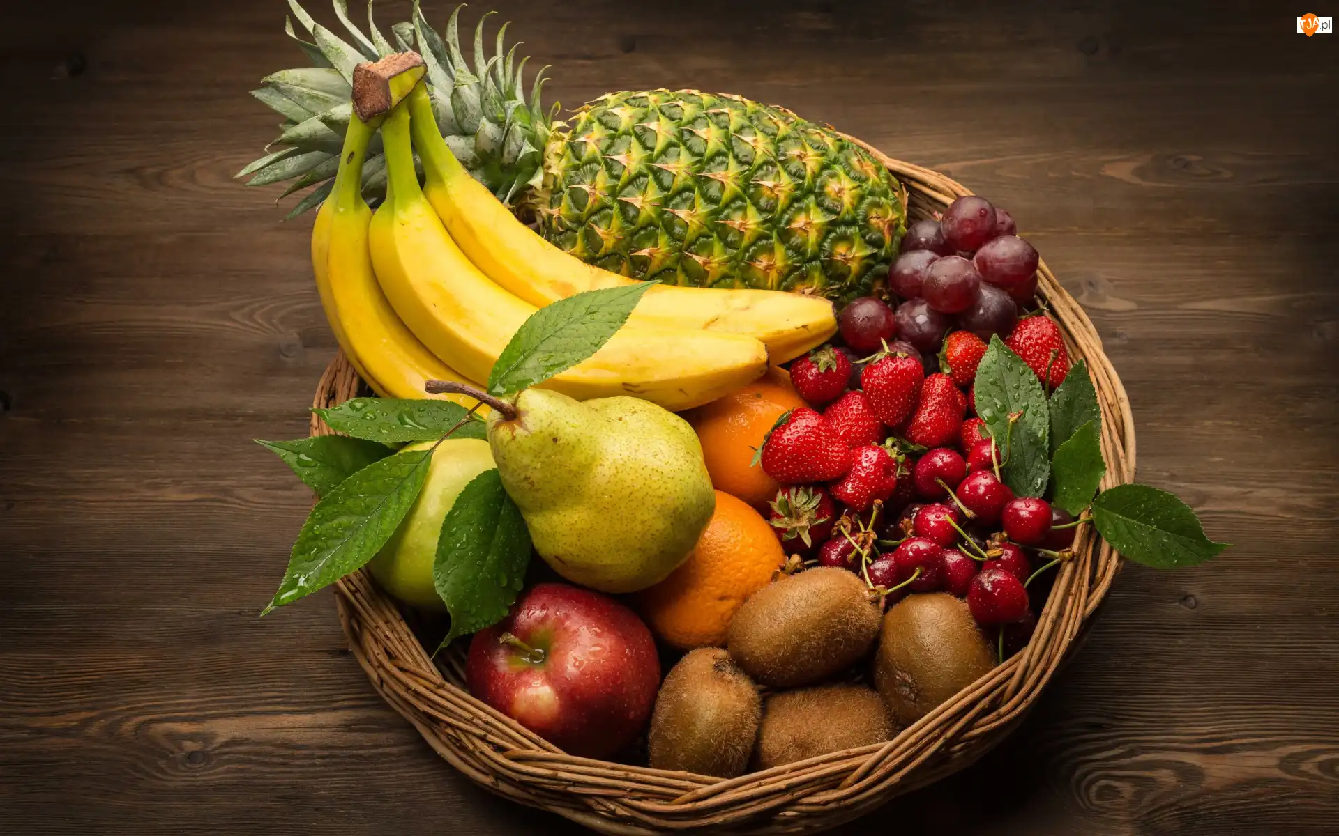 Jabłko, Kiwi, Gruszka, Winogrona, Koszyk, Owoce, Ananas, Deski, Banan, Czereśnie