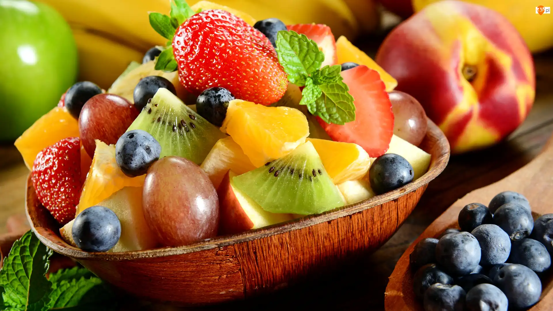 Kiwi, Owoce, Brzoskwinie, Jagody, Miska, Winogrona, Truskawki, Jabłka