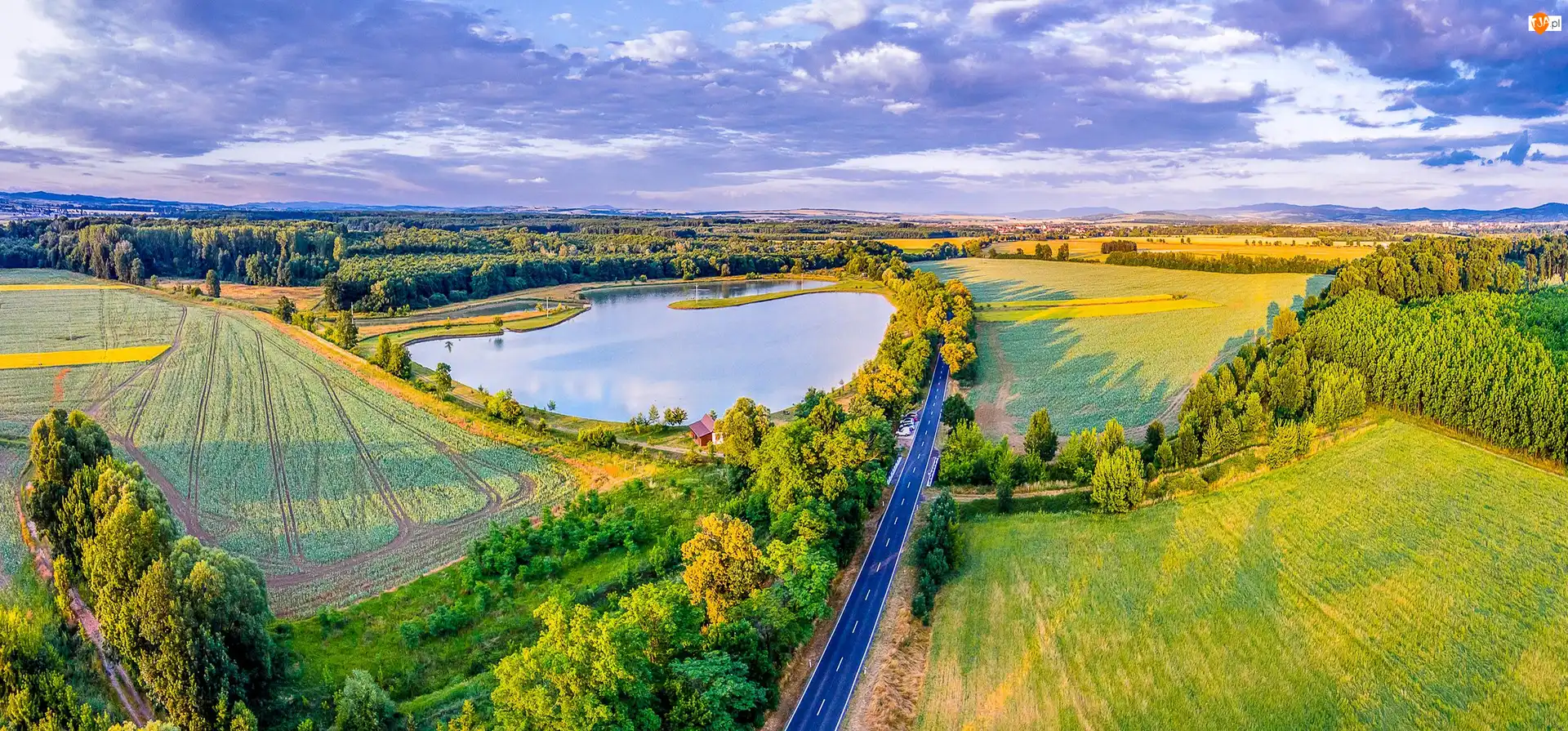 Moravský Písek, Droga, Chmury Z lotu ptaka, Czechy, Jezioro, Drzewa, Pola