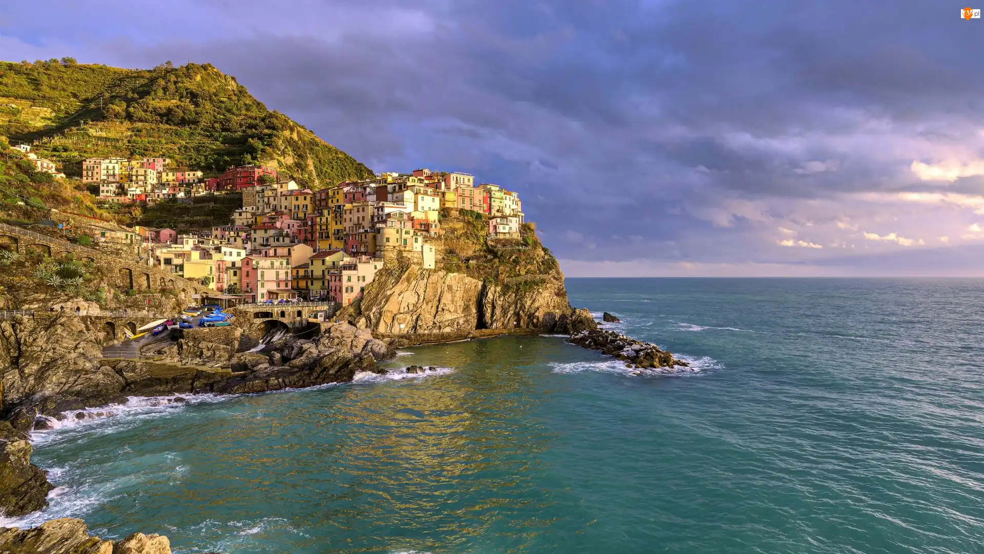Włochy, Cinque Terre, Liguria, Domy, Gmina Riomaggiore, Manarola, Morze Liguryjskie, Wybrzeże, Skały