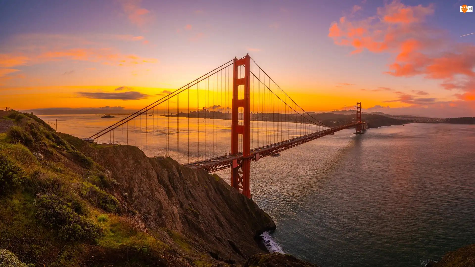 Stan Kalifornia, Stany Zjednoczone, Most Golden Gate Bridge, Zachód słońca, Skały, Cieśnina Golden Gate