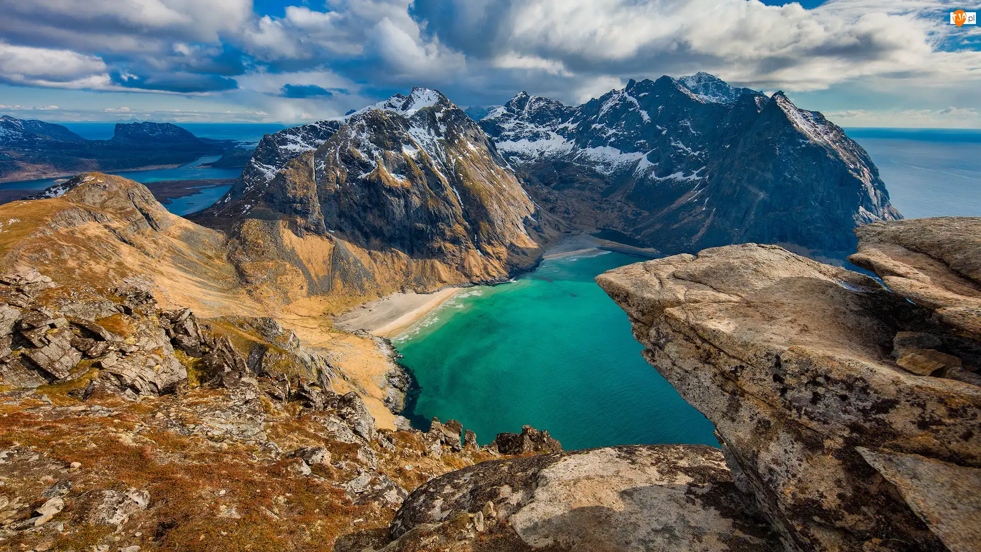 Lofoty, Norwegia, Góry, Plaża Kvalvika, Wyspa Moskenesoya, Morze