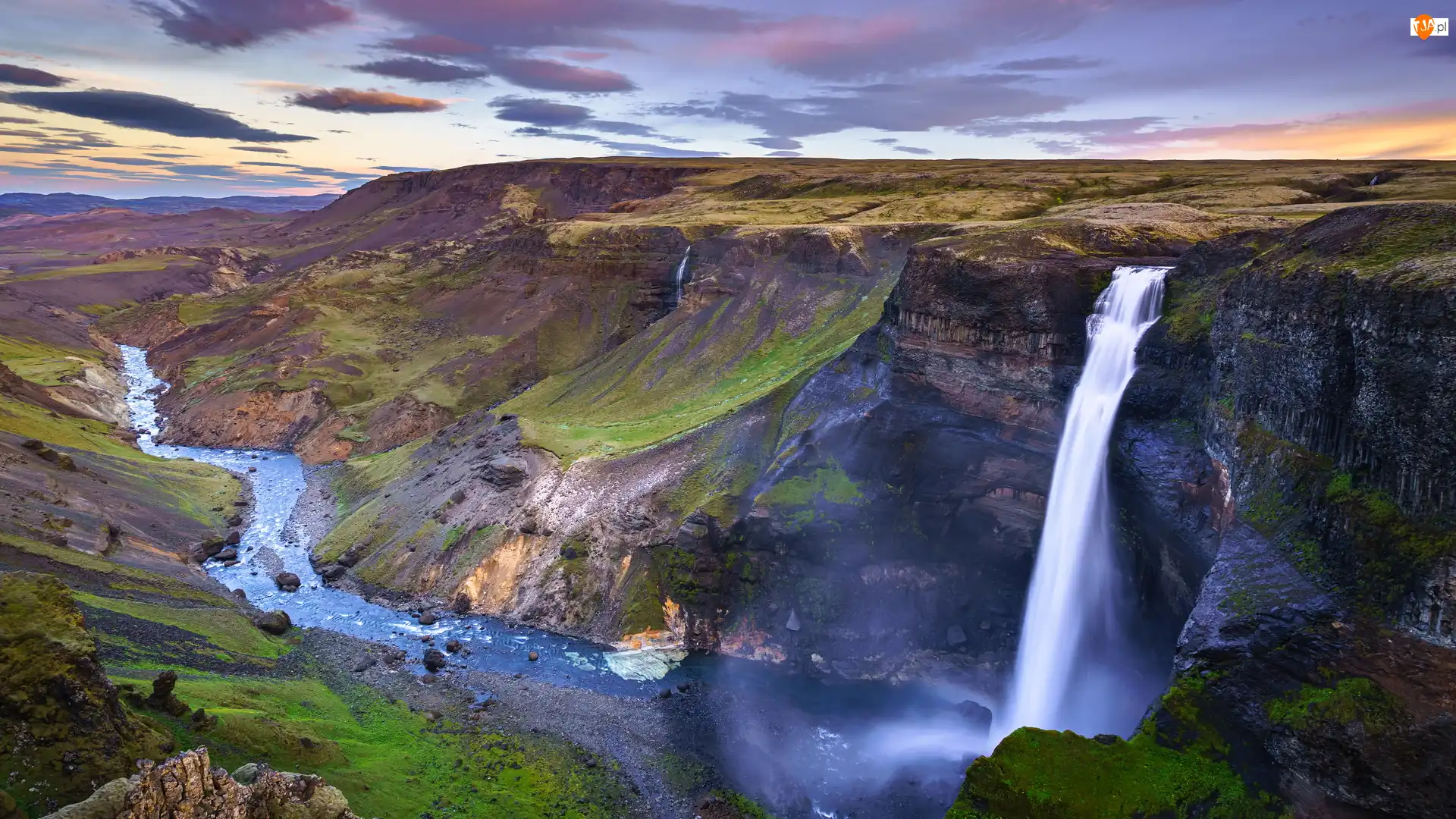 Haifoss Falls, Wąwóz, Islandia, Wodospad, Góry, Skały, Rzeka Fossa