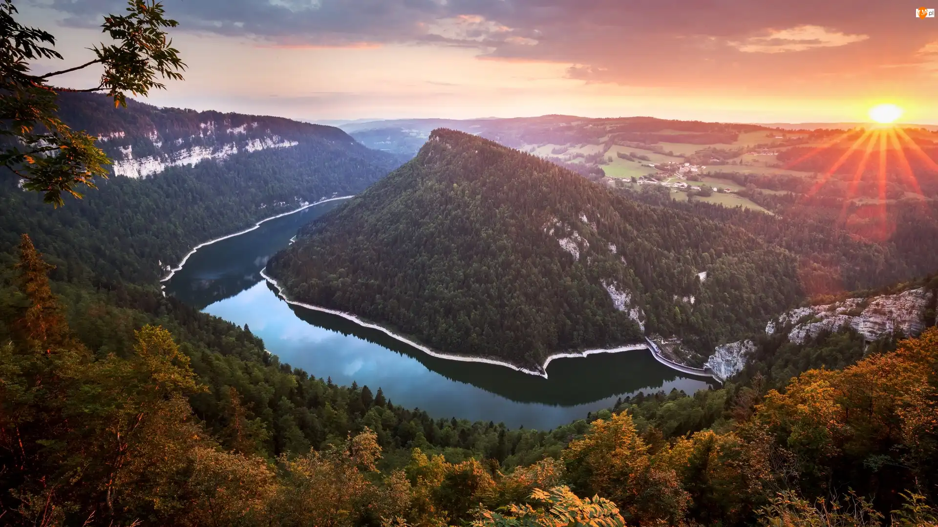 Mgła, Neuchatel, Promienie słońca, Drzewa, Las, Wzgórza, Jezioro Lac de Moron, Szwajcaria, Tama Chatelot
