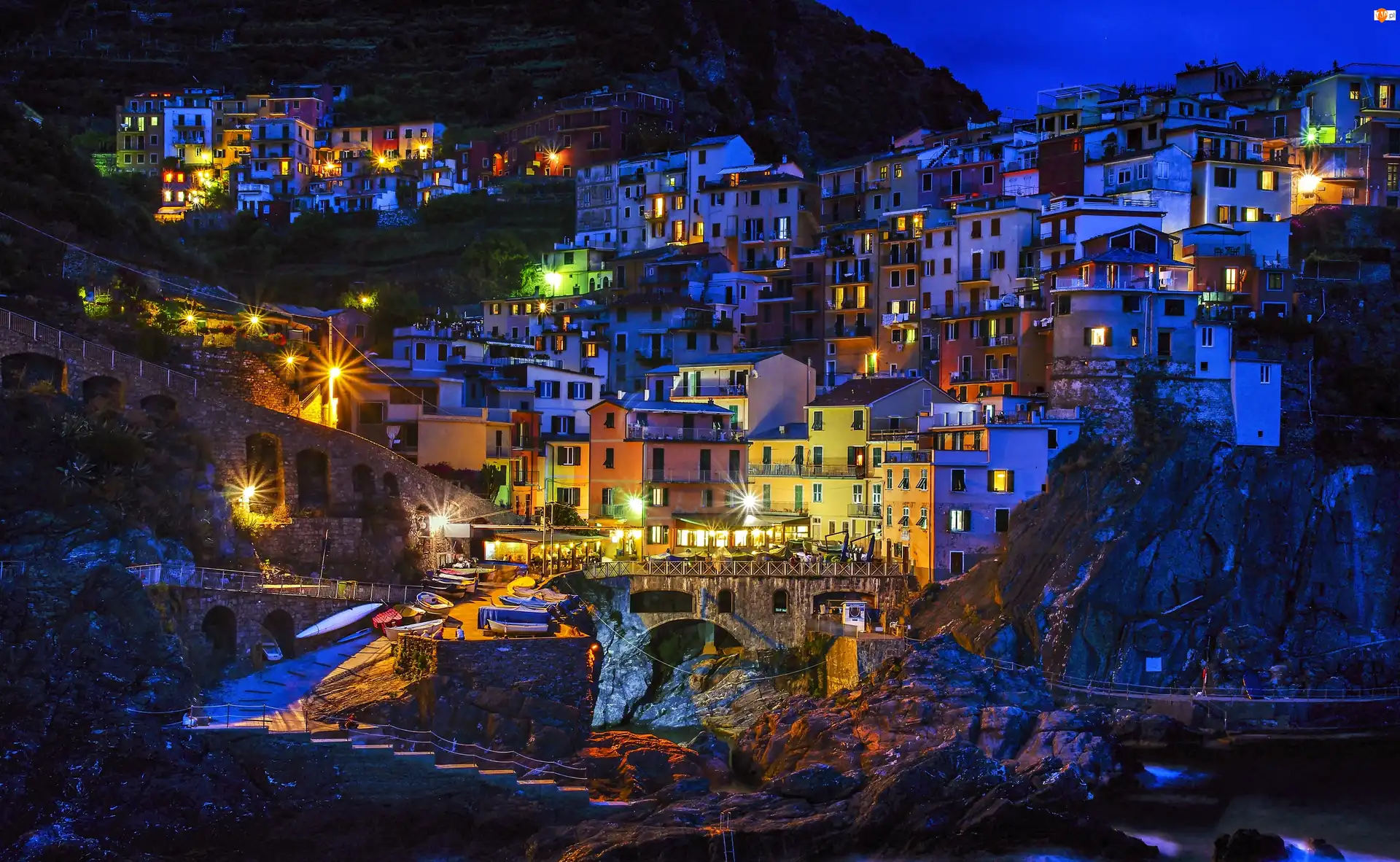 Manarola, Domy, Panorama, Nocą, Włochy, Miasta