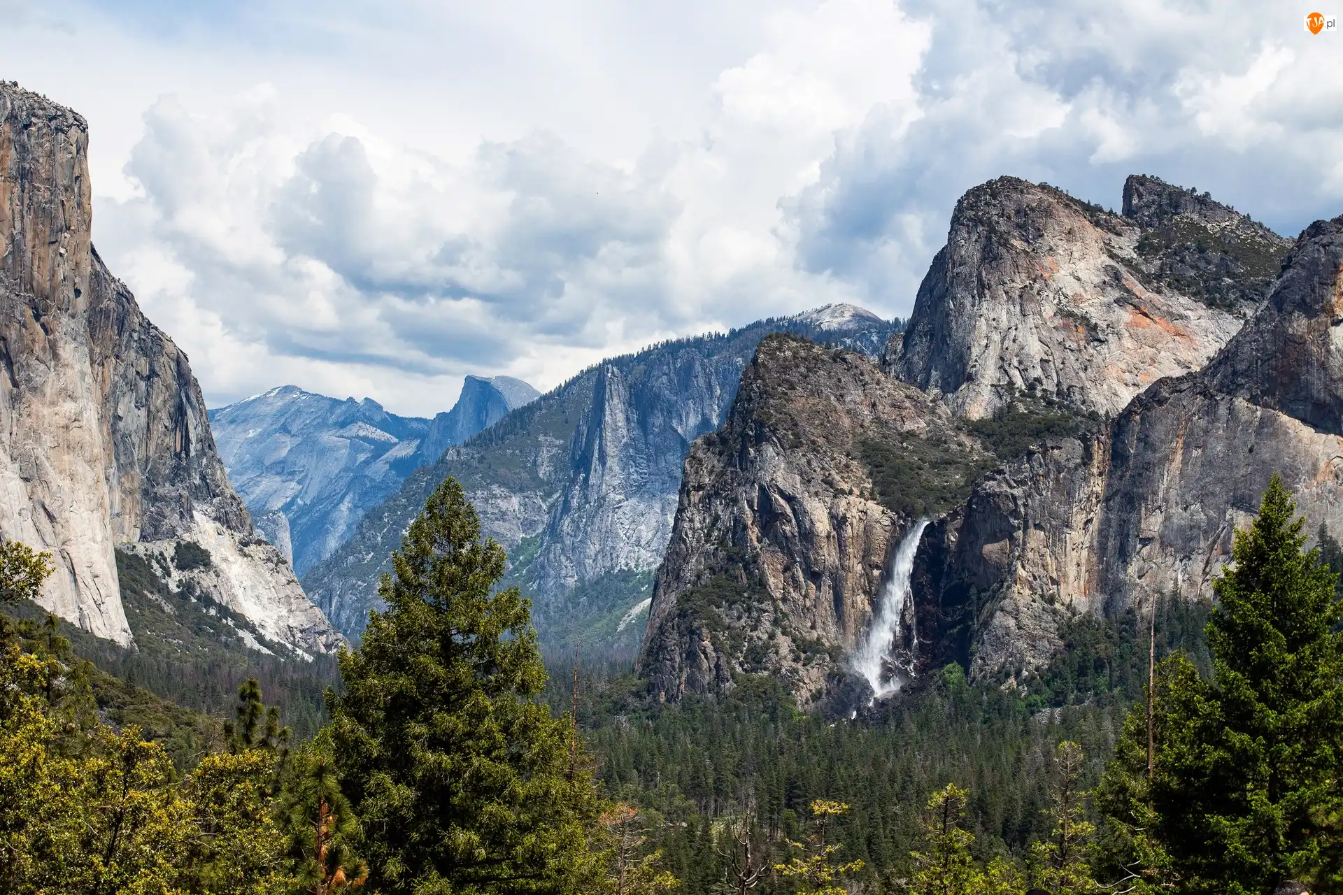 Lasy, Park Narodowy Yosemite, Wodospad, Kalifornia, Góry, Drzewa, Stany Zjednoczone, Sierra Nevada
