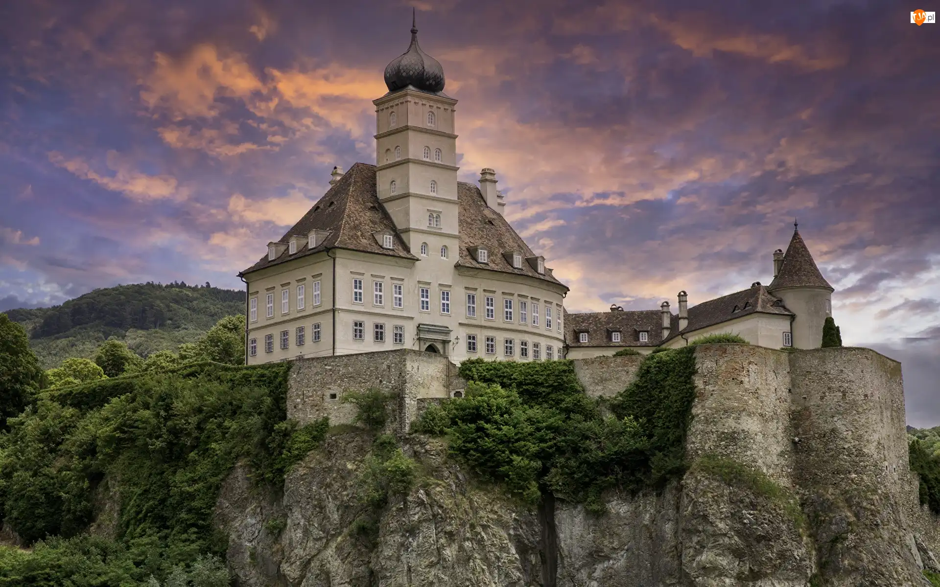 Zamek Schonbuhel, Skała, Zachód słońca, Austria, Chmury, Niebo, Drzewa