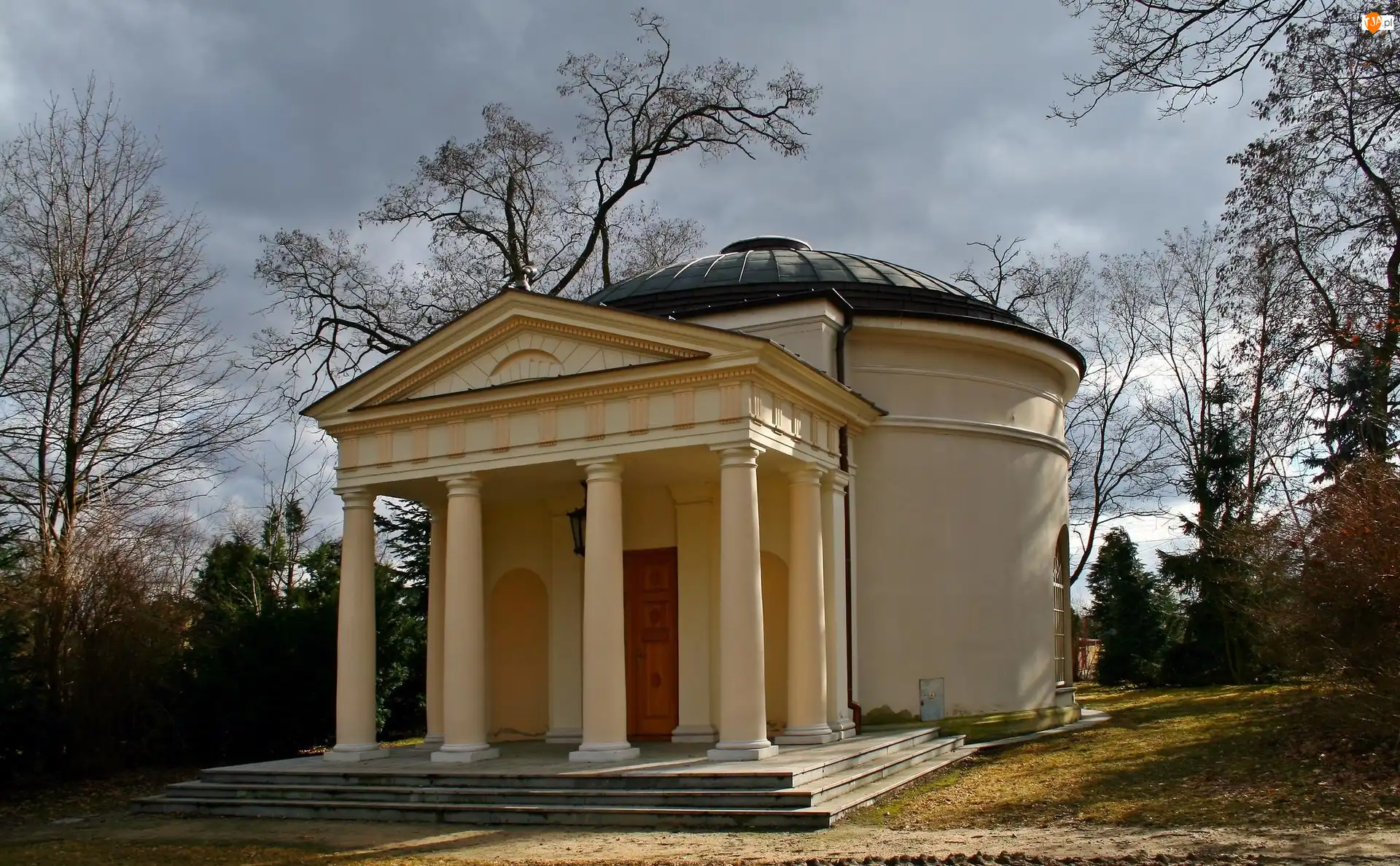 Drzewa, Panteon, W, Dobrzycy