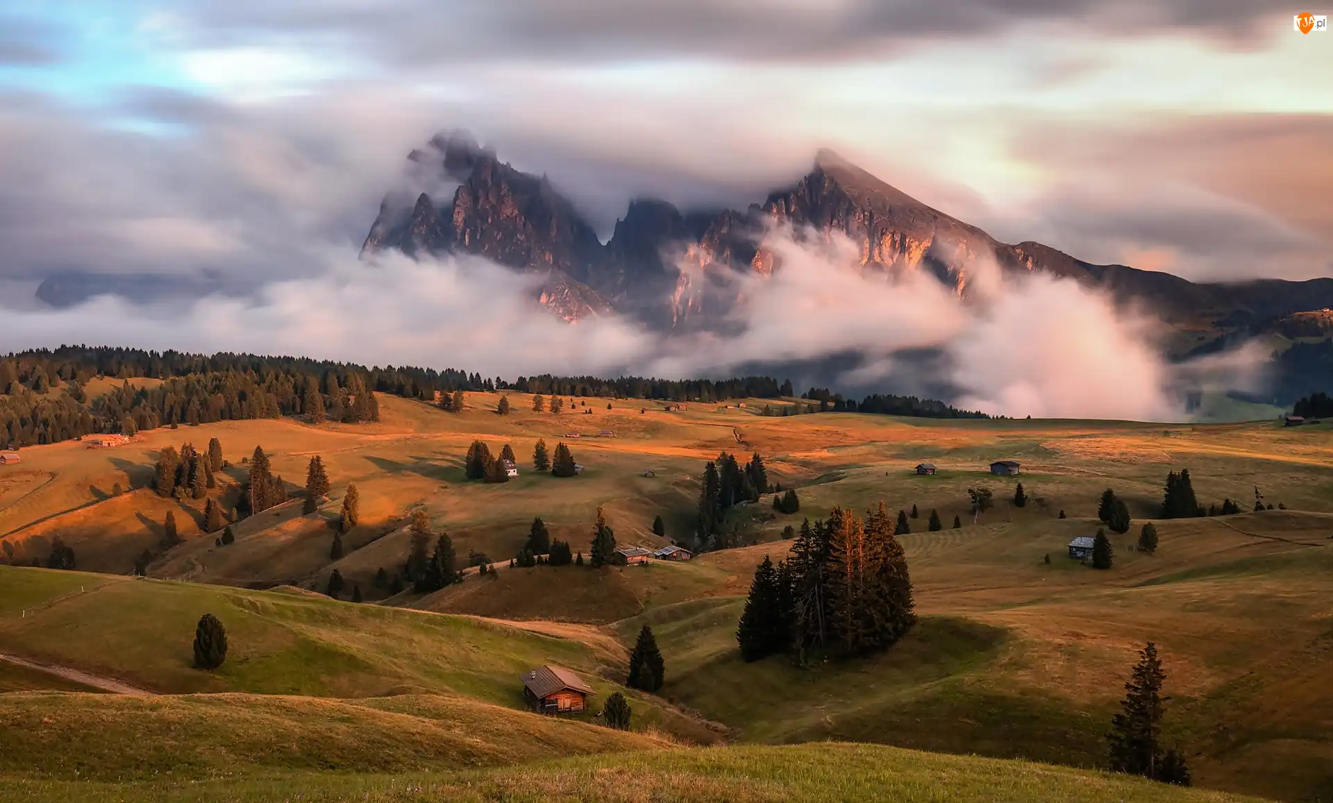 Dolomity, Góry Alpy, Domy, Włochy, Lasy, Dolina, Mgła