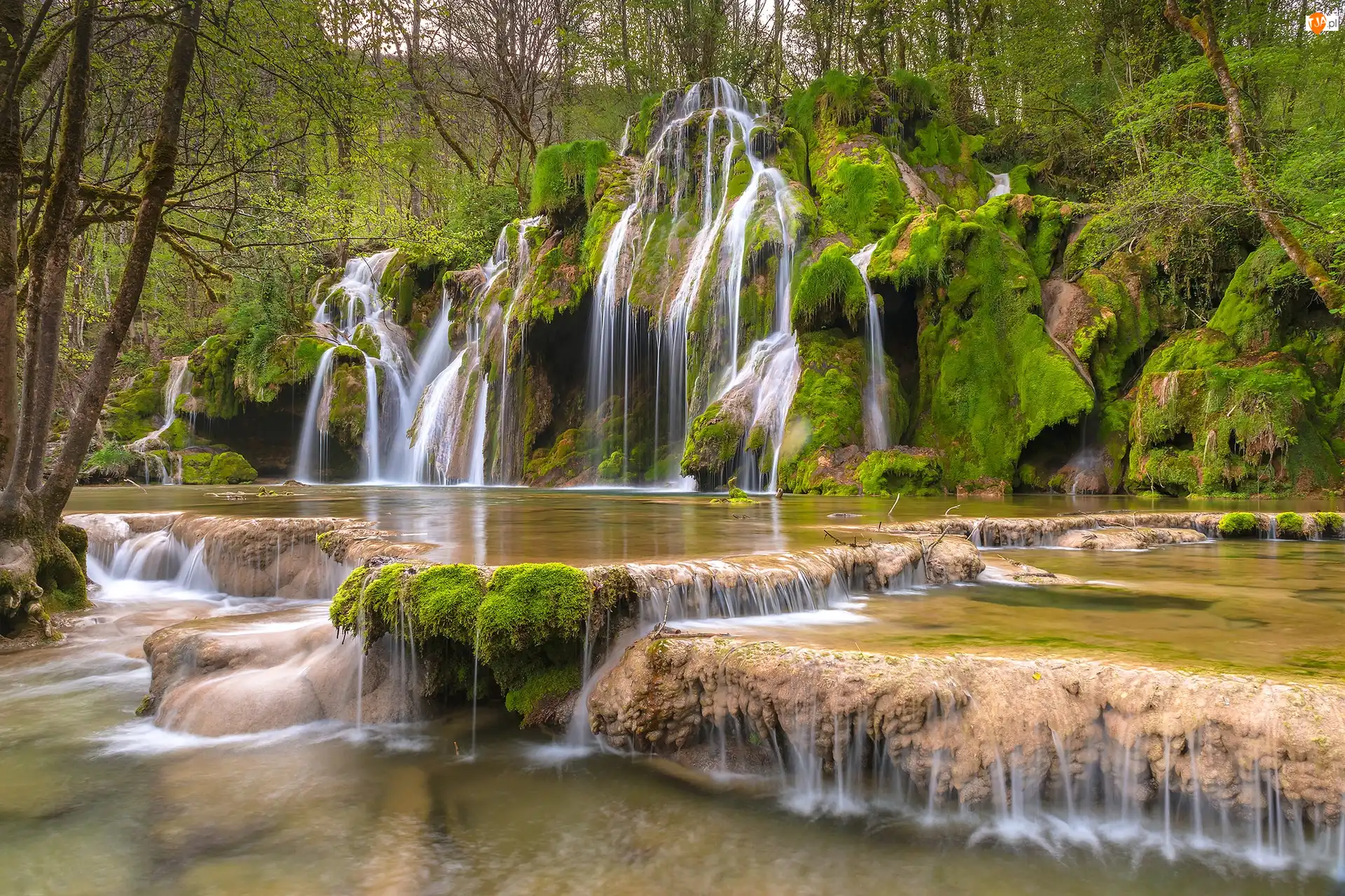 Miejscowość Baume Les Messieurs, Francja, Kaskada Cascades de tufs, Wodospad, Departament Jura