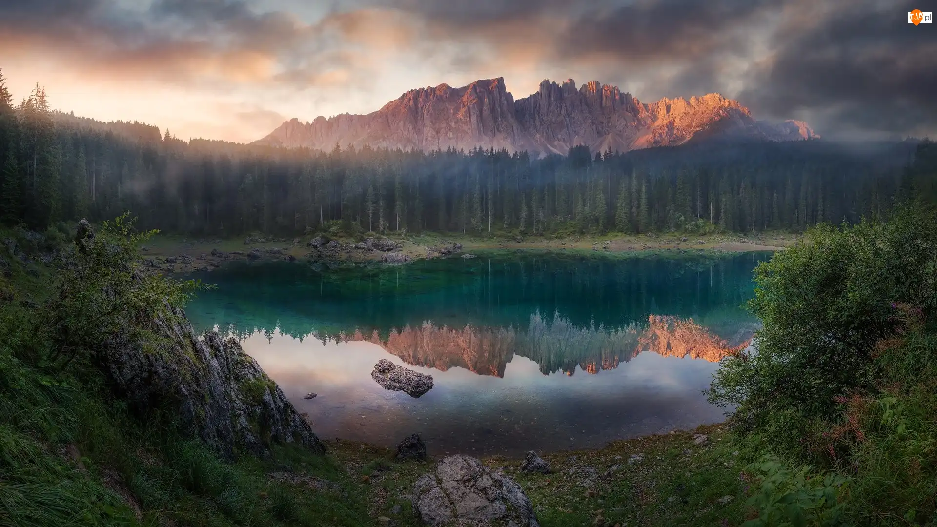 Włochy, Chmury, Odbicie, Drzewa, Lago di Carezza, Jezioro, Dolomity, Góry, Las, Południowy Tyrol