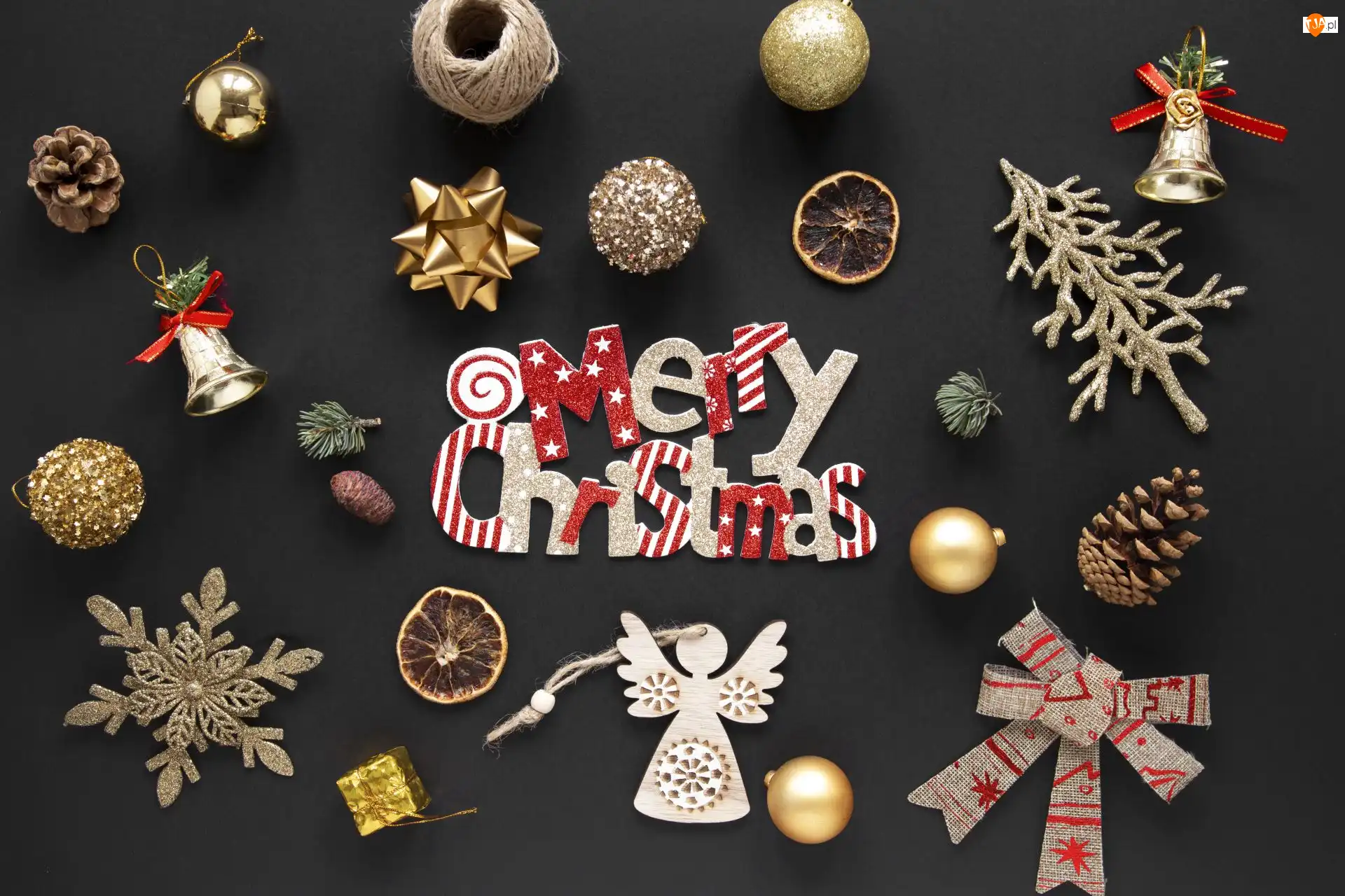 Tło, Szyszki, Aniołek, Śnieżynki, Boże Narodzenie, Kompozycja, Merry Christmas, Napis, Bombki, Czarne