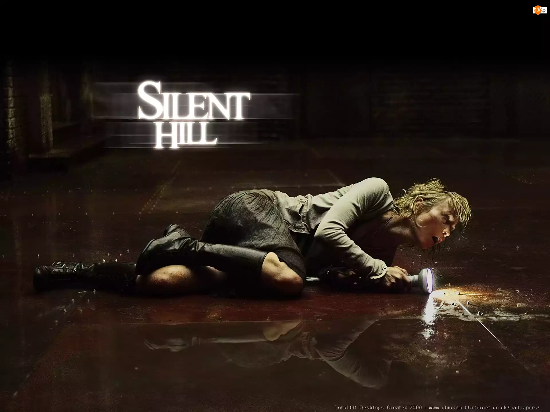latarka, Silent Hill, Radha Mitchell, leży