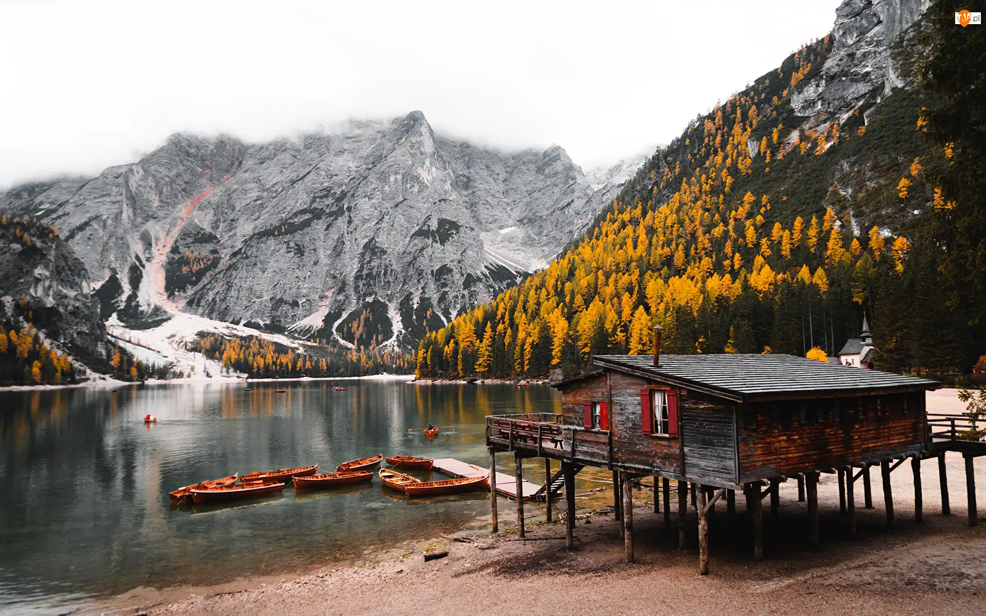 Chata, Włochy, Pragser Wildsee, Góry, Dolomity, Drewniana, Łódki, Jezioro