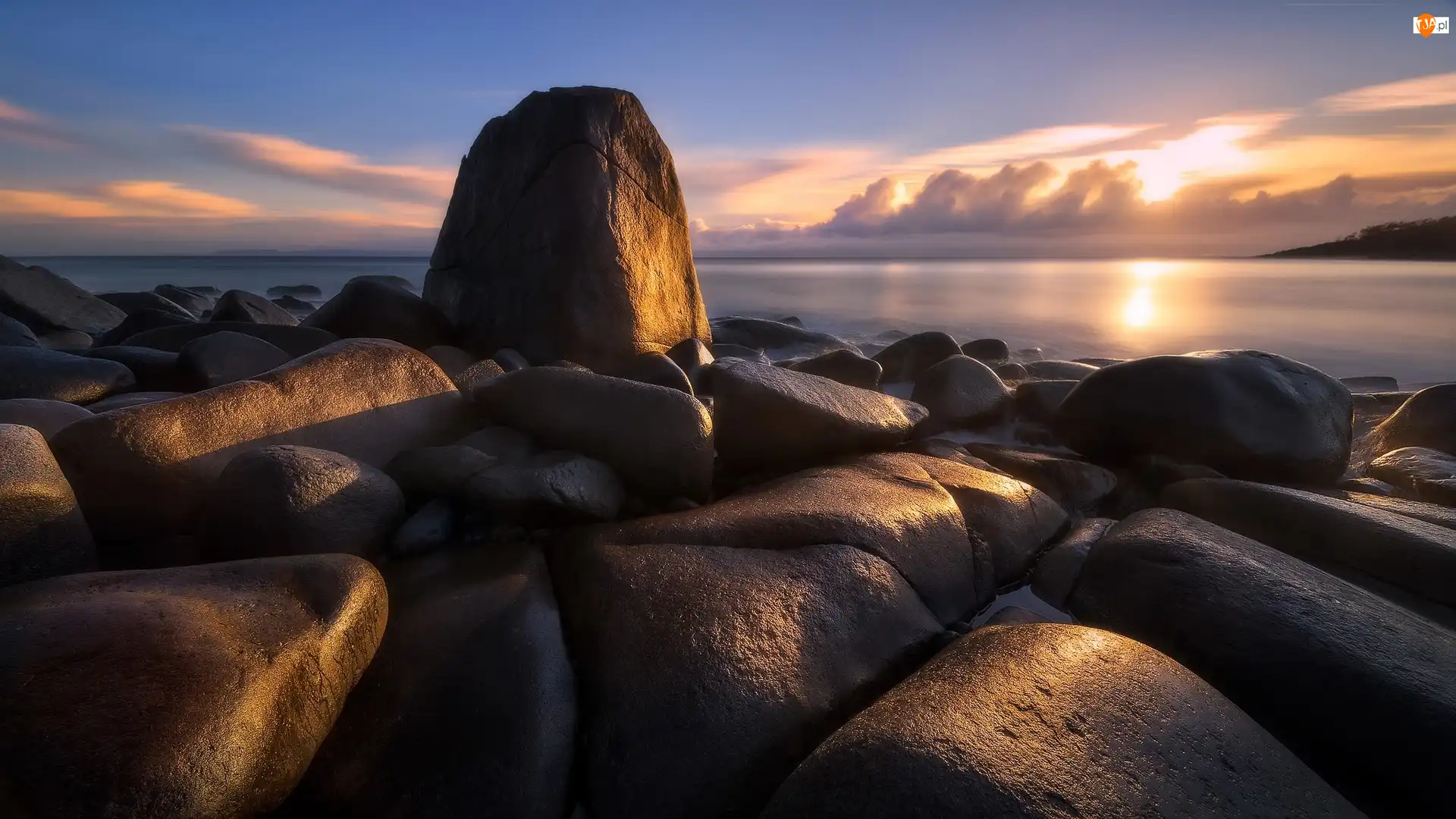 Stan Queensland, Park Narodowy Noosa, Wschód słońca, Australia, Brzeg, Morze, Kamienie