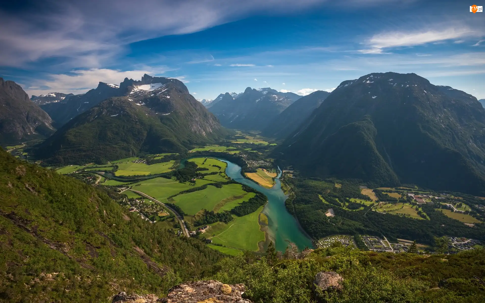 Norwegia, Dolina, Chmury, Las, Drzewa, Romsdalen, Rzeka Rauma, Góry, Domy