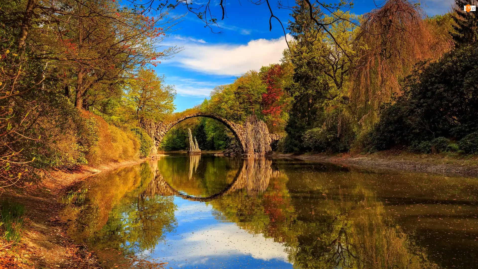Saksonia, Gablenz, Jesień, Niemcy, Jezioro Rakotz, Most łukowy, Park Rododendronów Kromlau